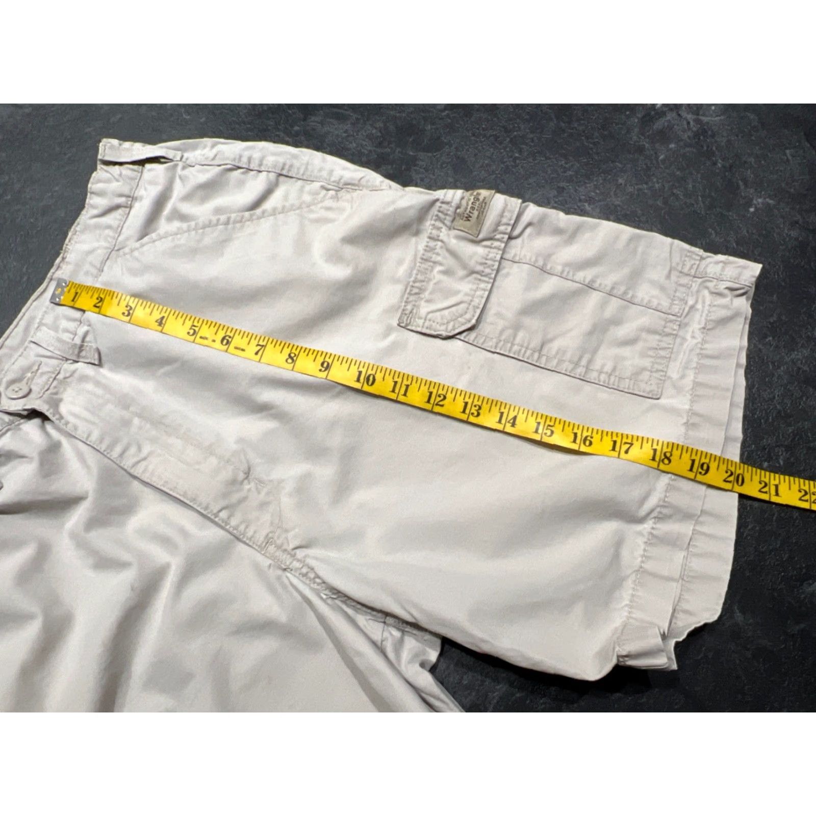 Wrangler VINTAGE Wrangler Cargo Shorts Men Size 38 Beige Hiking Casual NW912PT Size US 38 / EU 54 - 6 Thumbnail