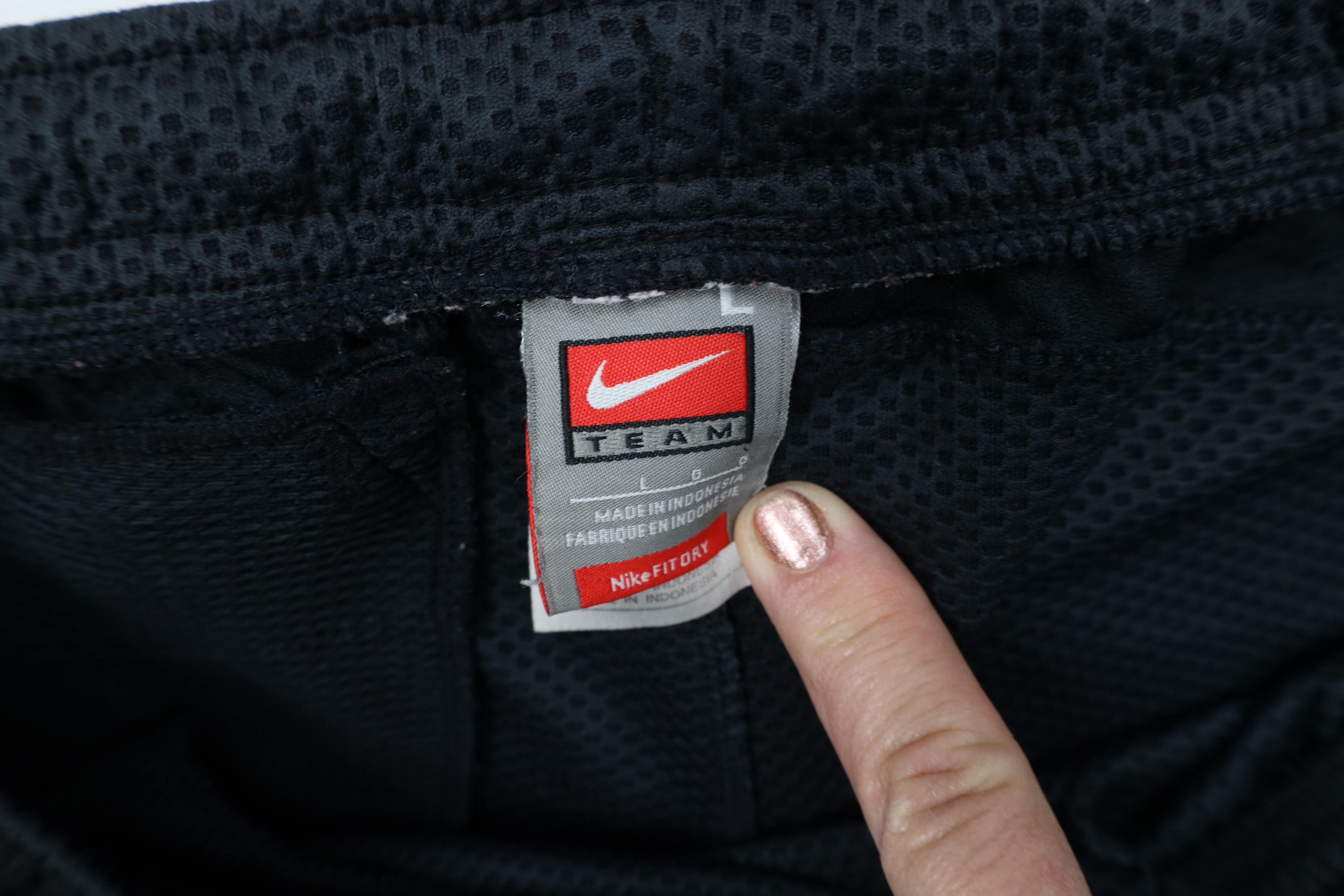 Nike Vintage Y2K Nike Mini Swoosh Above Knee Thermal Knit Shorts Size US 34 / EU 50 - 8 Thumbnail