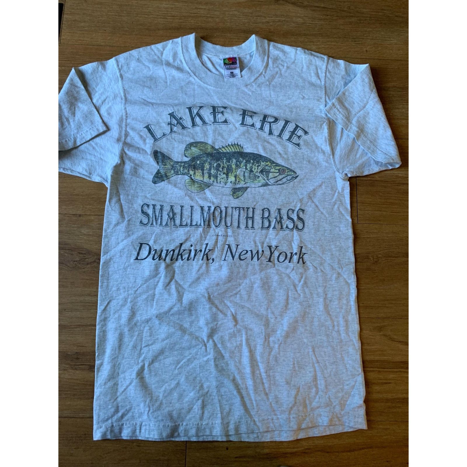 Fruit Of The Loom Vintage Lake Erie T shirt size medium 1990s 80s Size US XS / EU 42 / 0 - 1 Thumbnail