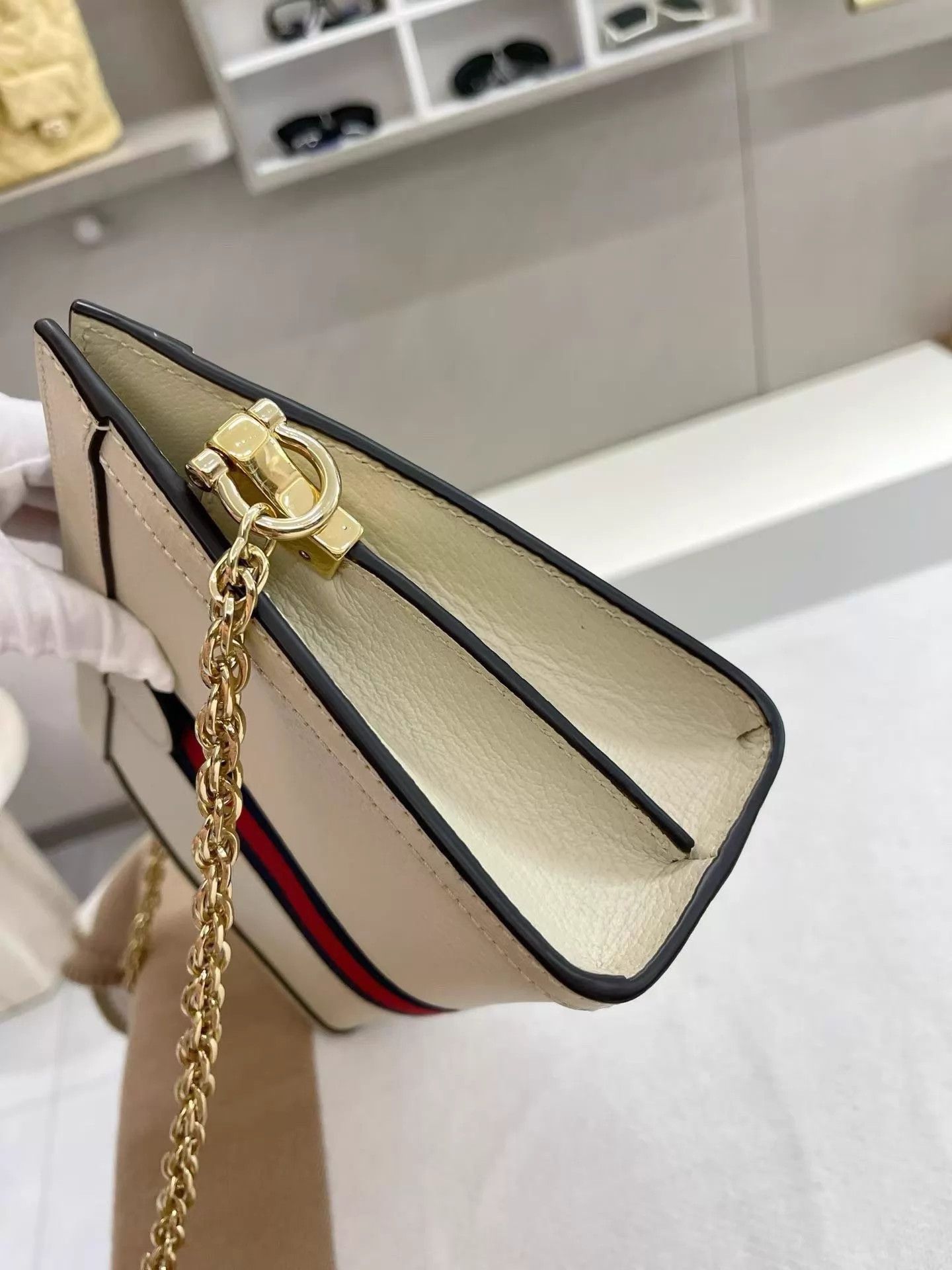 Gucci Gucci Ophidia White Leather Chain Wallet like new Size ONE SIZE - 3 Thumbnail