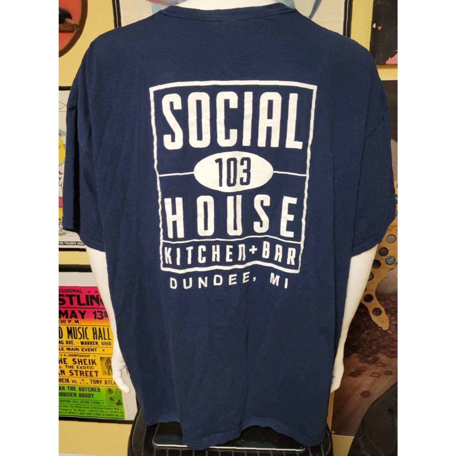 Gildan VINTAGE Social House 103 T Shirt 4XL XXXXL Blue 100% Cotton Gildan Men Crew Neck Short Sleeve Graphic Tee Beer Bar Restaurants Food Dundee MI Size US XXL / EU 58 / 5 - 3 Thumbnail