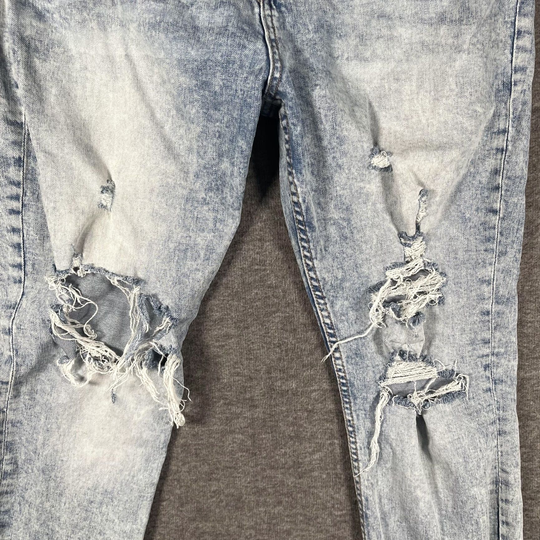 Vintage VINTAGE? No. Aeropostale Jeans Womens 14 Light Wash Cheeky Jegging Distressed Ripped Skinny Size 36" / US 14 / IT 50 - 3 Thumbnail