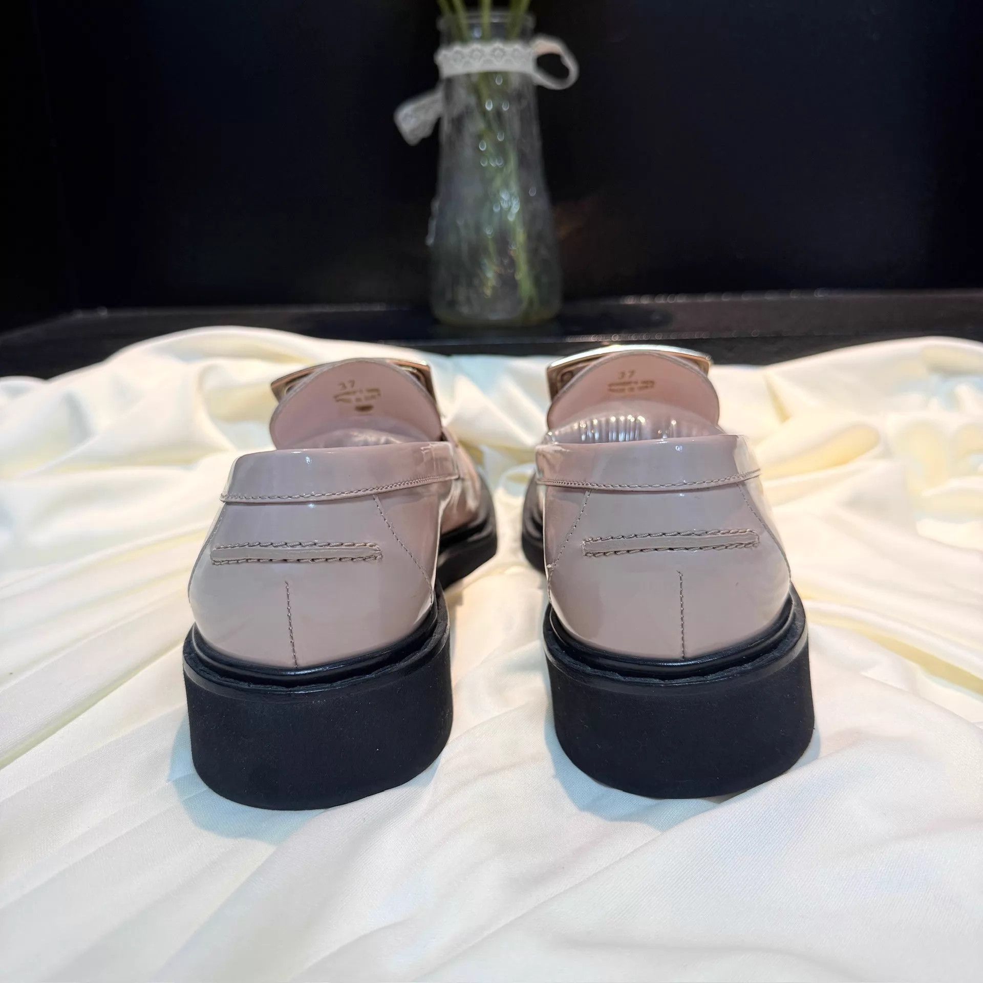 Roger Vivier RV Pink Gold Buckle Loafer 37 99New nh5182 Size US 6.5 / IT 36.5 - 3 Thumbnail