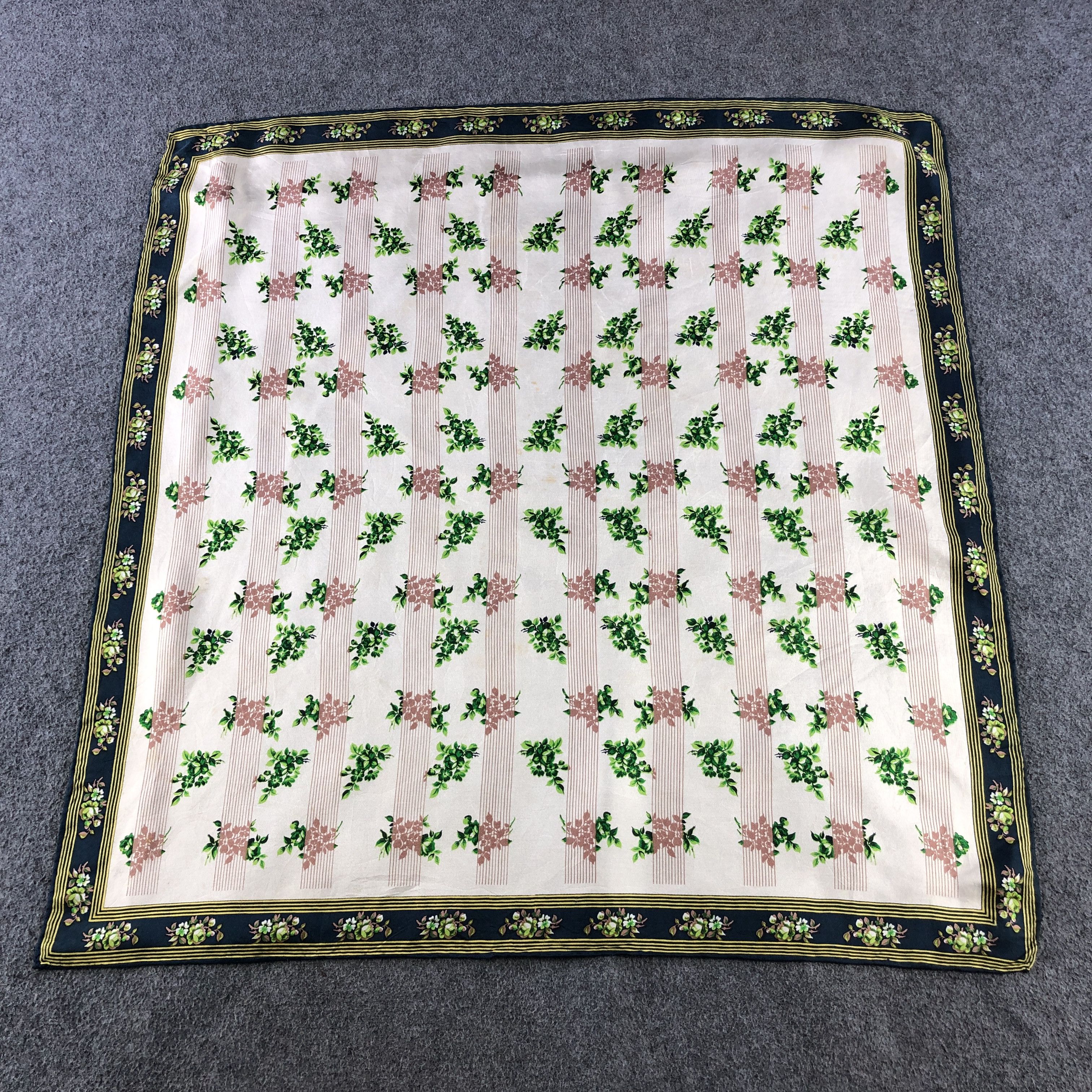 Japanese Brand Vintage Luxury Floral Hand Rolled Silk Scarf M1332 Size ONE SIZE - 2 Thumbnail