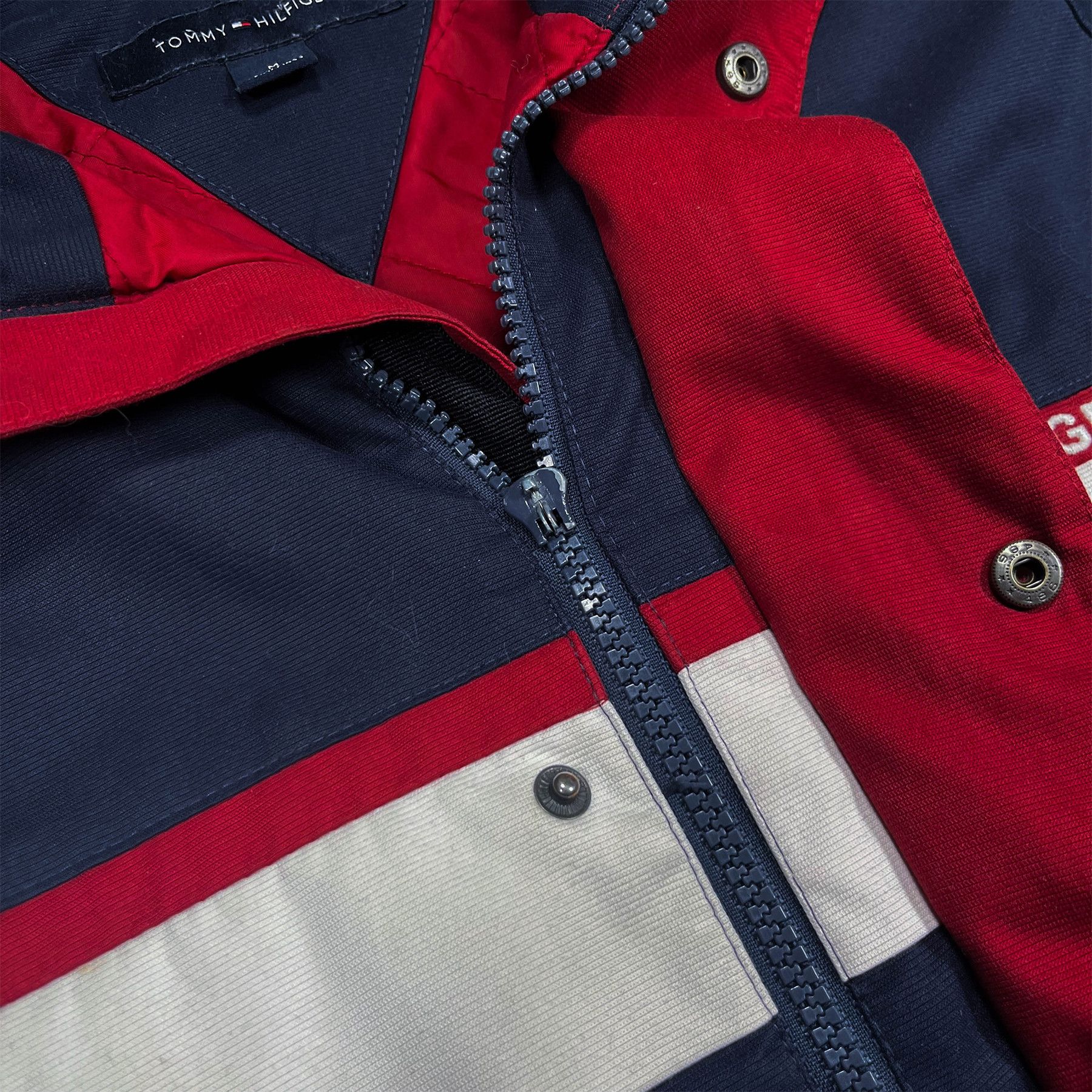 Tommy Hilfiger Vintage Tommy Hilfiger Jacket with suitable hood • L size Size US L / EU 52-54 / 3 - 4 Thumbnail