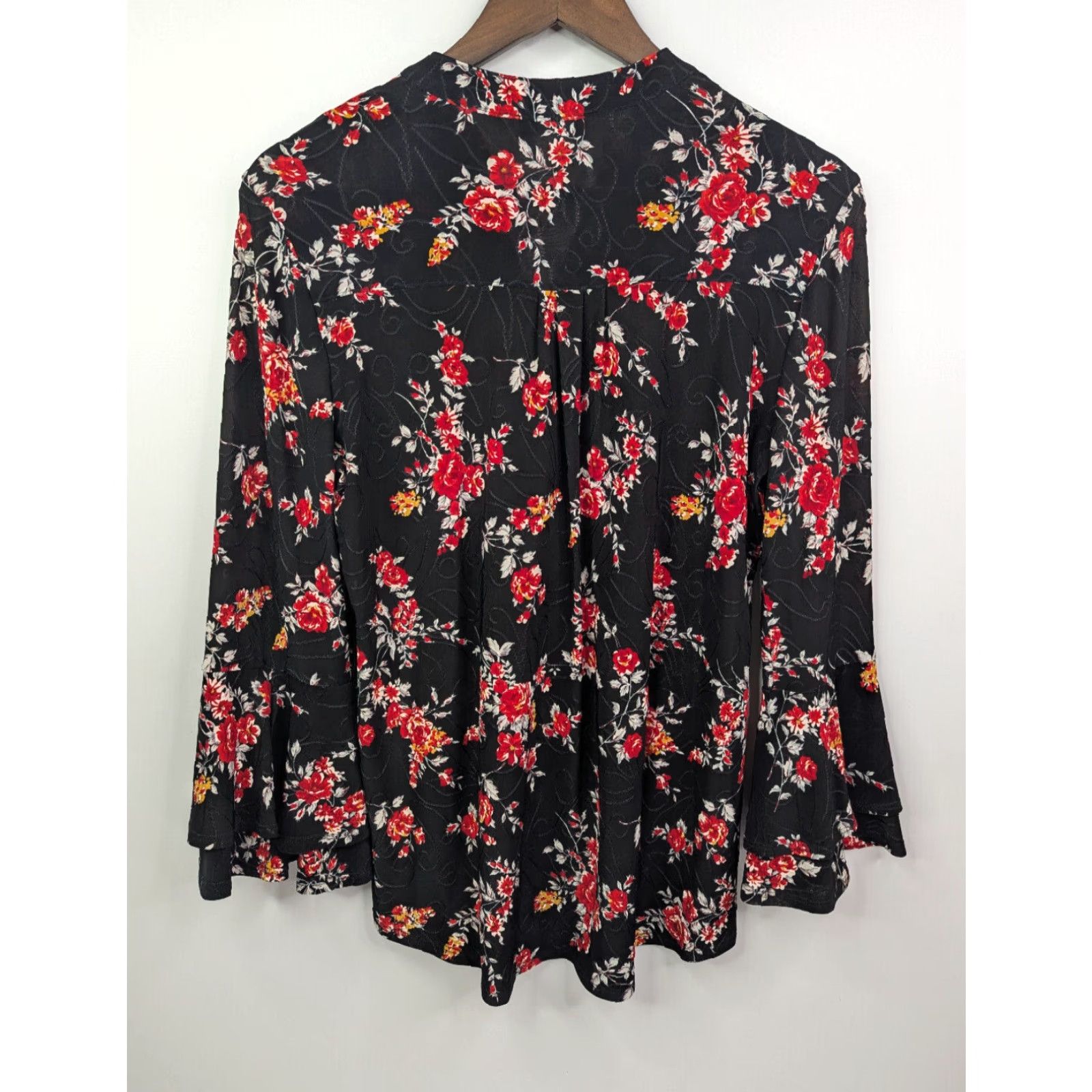 Bell Cocomo Women's Black Floral Top Blouse S Knit Long Bell Sleeve V-Neck Pleated Shirt Shirt-Style Purled? Size S / US 4 / IT 40 - 4 Thumbnail