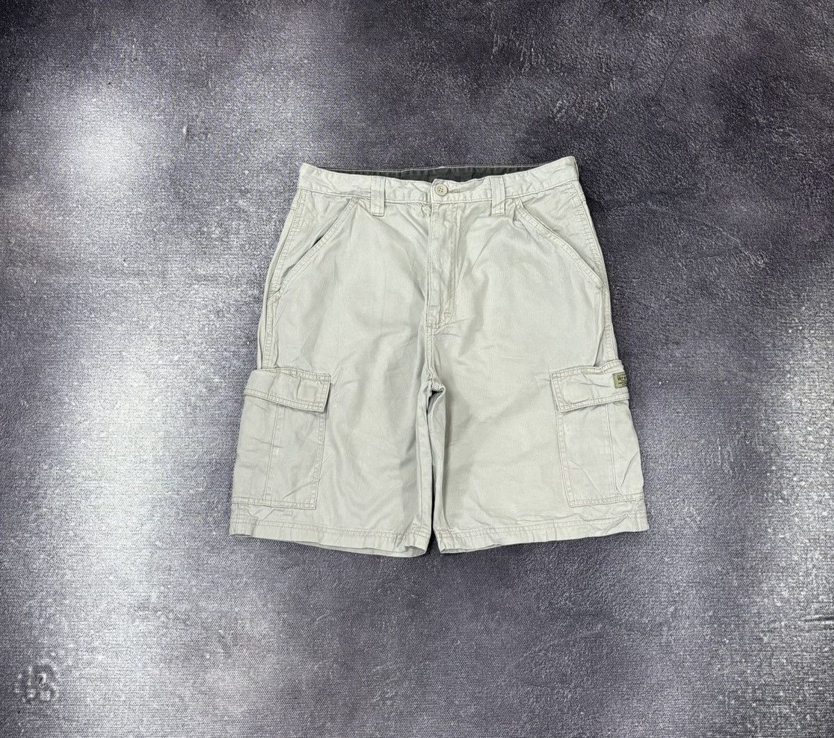 Vintage Vintage Wrangler USA Workwear Hype Utility Cargo Shorts Size US 32 / EU 48 - 1 Thumbnail