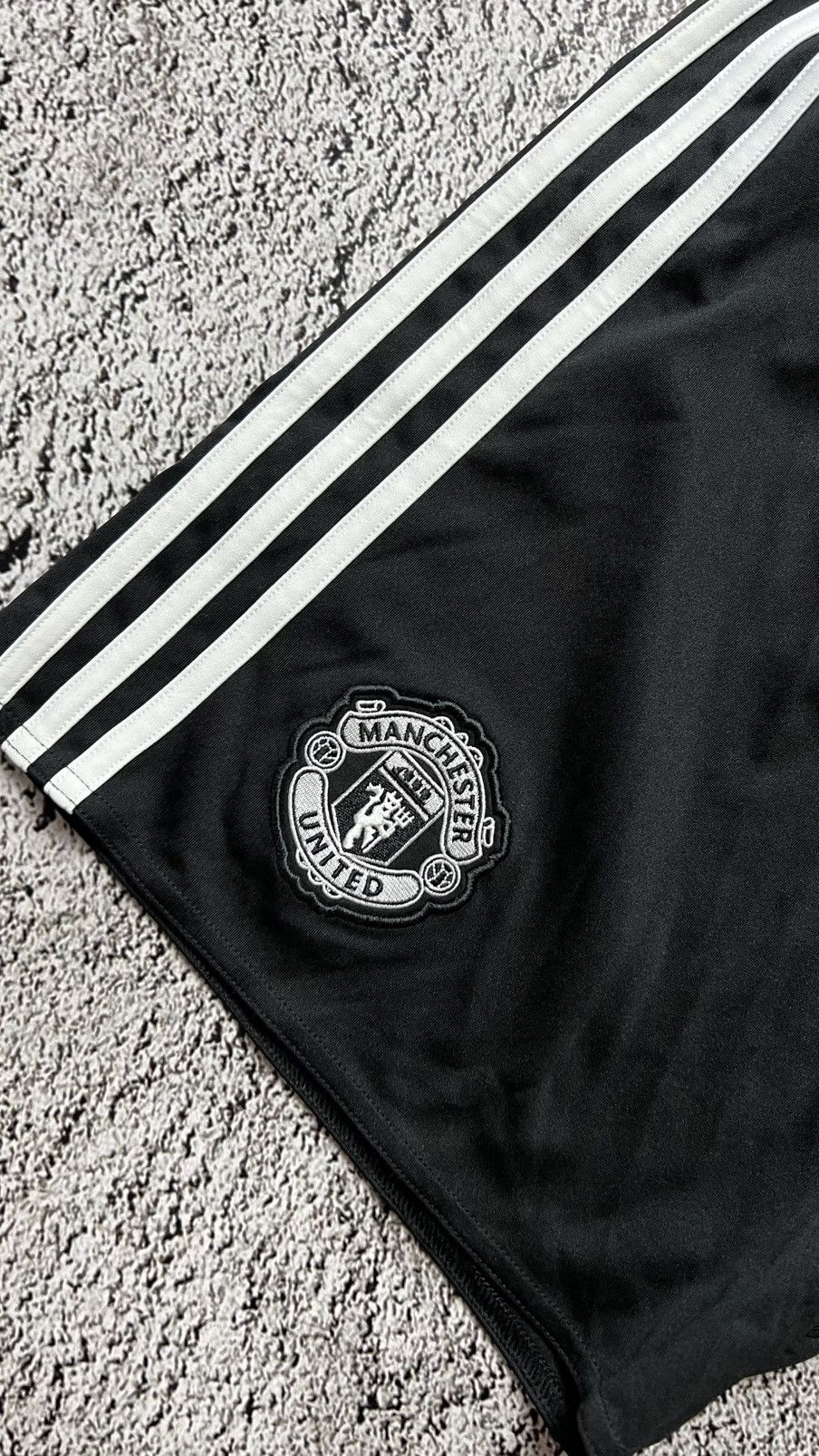 Adidas 2017-2018 Manchester united adidas shorts Size US 32 / EU 48 - 2 Thumbnail