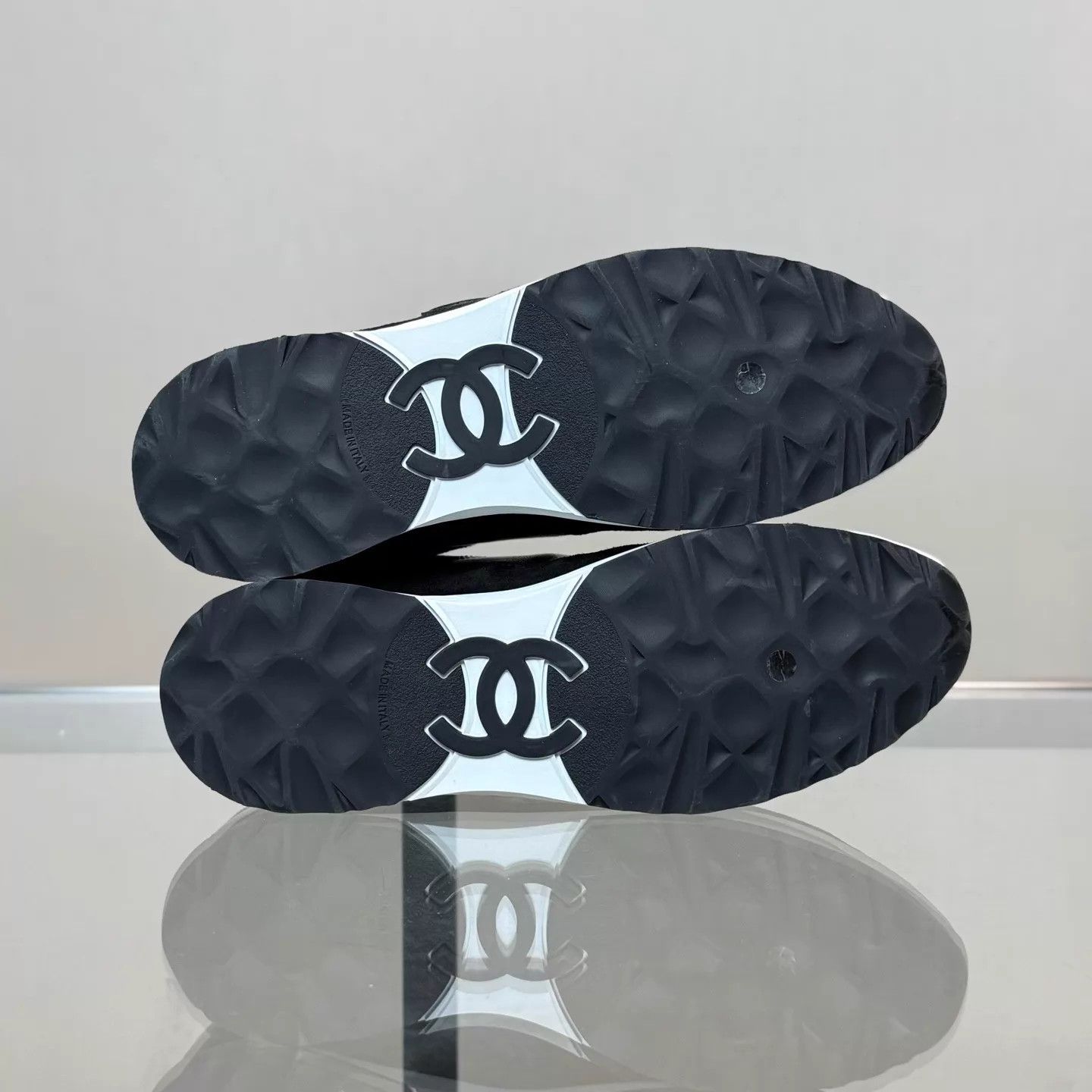 Chanel CHANEL 25K Black CC Deerfield Sneaker 37.5 99 Size US 7 / IT 37 - 7 Thumbnail
