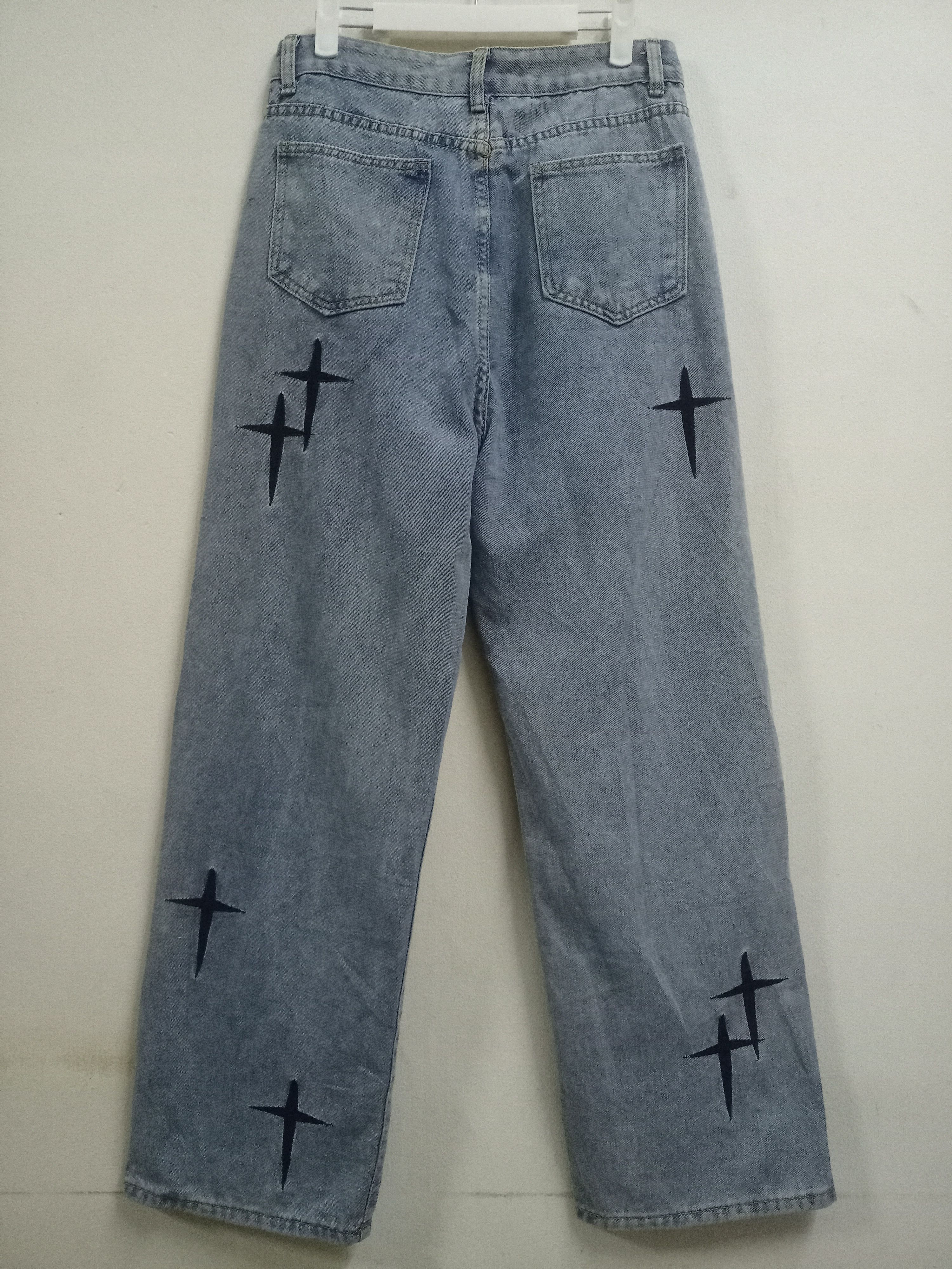 Japanese Brand Vintage Japanese Brand Cross Embroidered Baggy Jeans Size US 28 / EU 44 - 2 Thumbnail