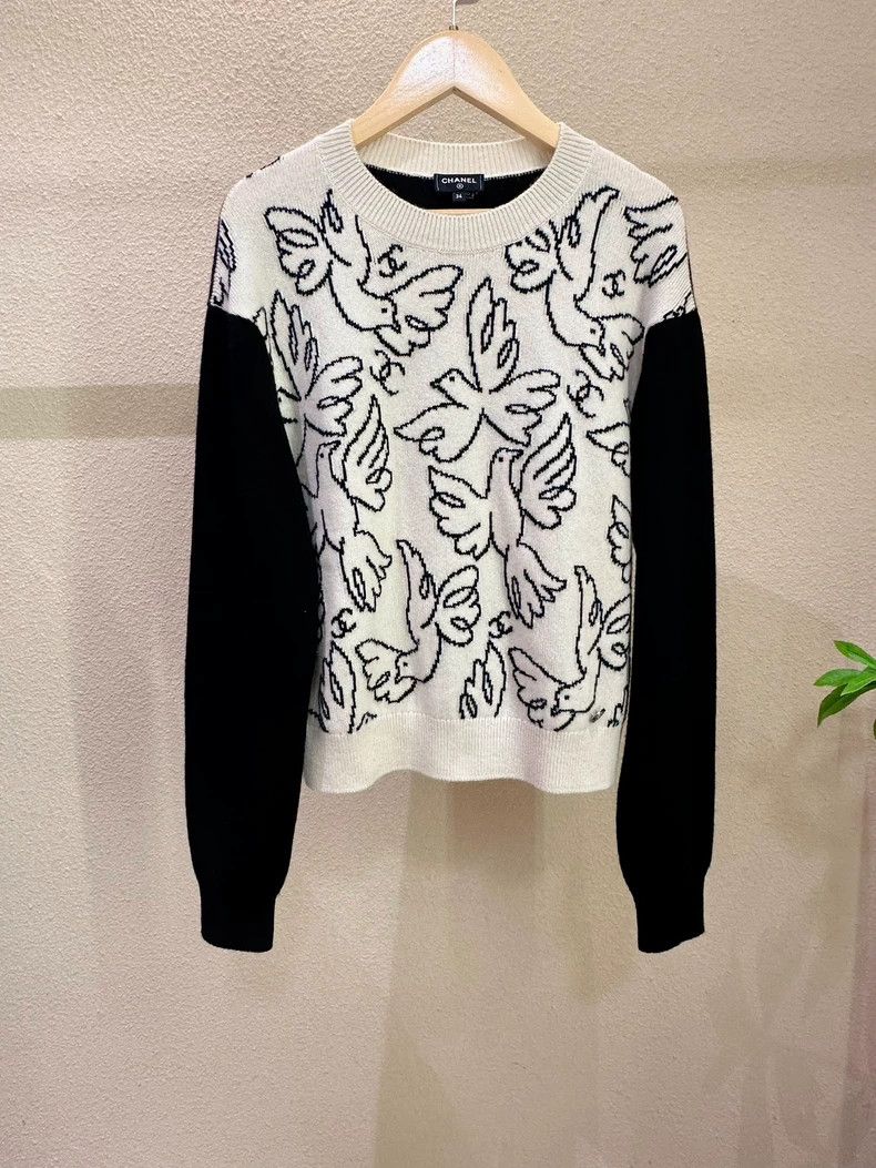 Chanel Chanel 22C black and white peace dove cashmere sweater Size XXS / US 00 / IT 34 - 1 Thumbnail