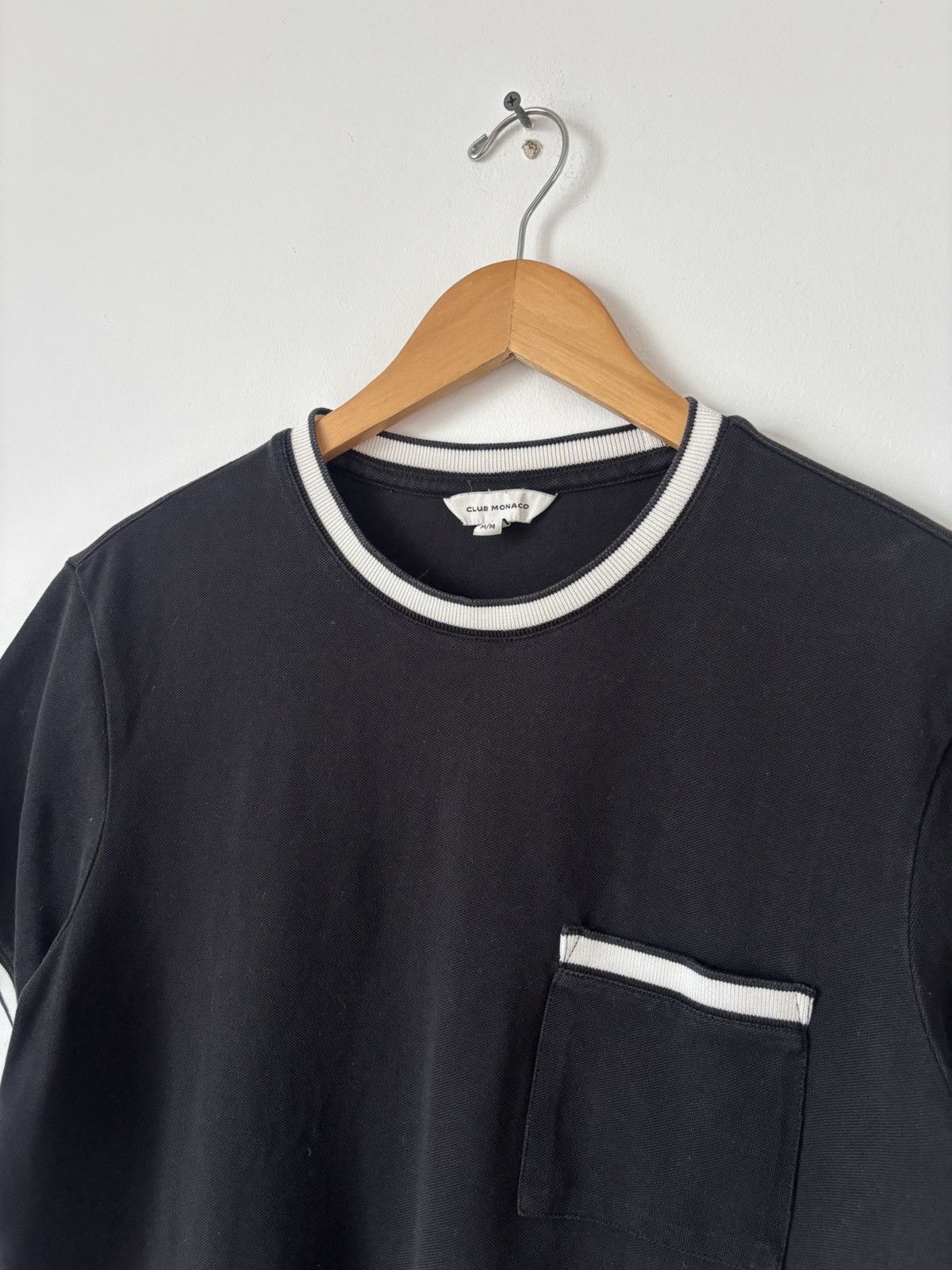 Club Monaco Club Monaco Black Contrast Trim Pocket T-Shirt Size M Size US M / EU 48-50 / 2 - 1 Thumbnail