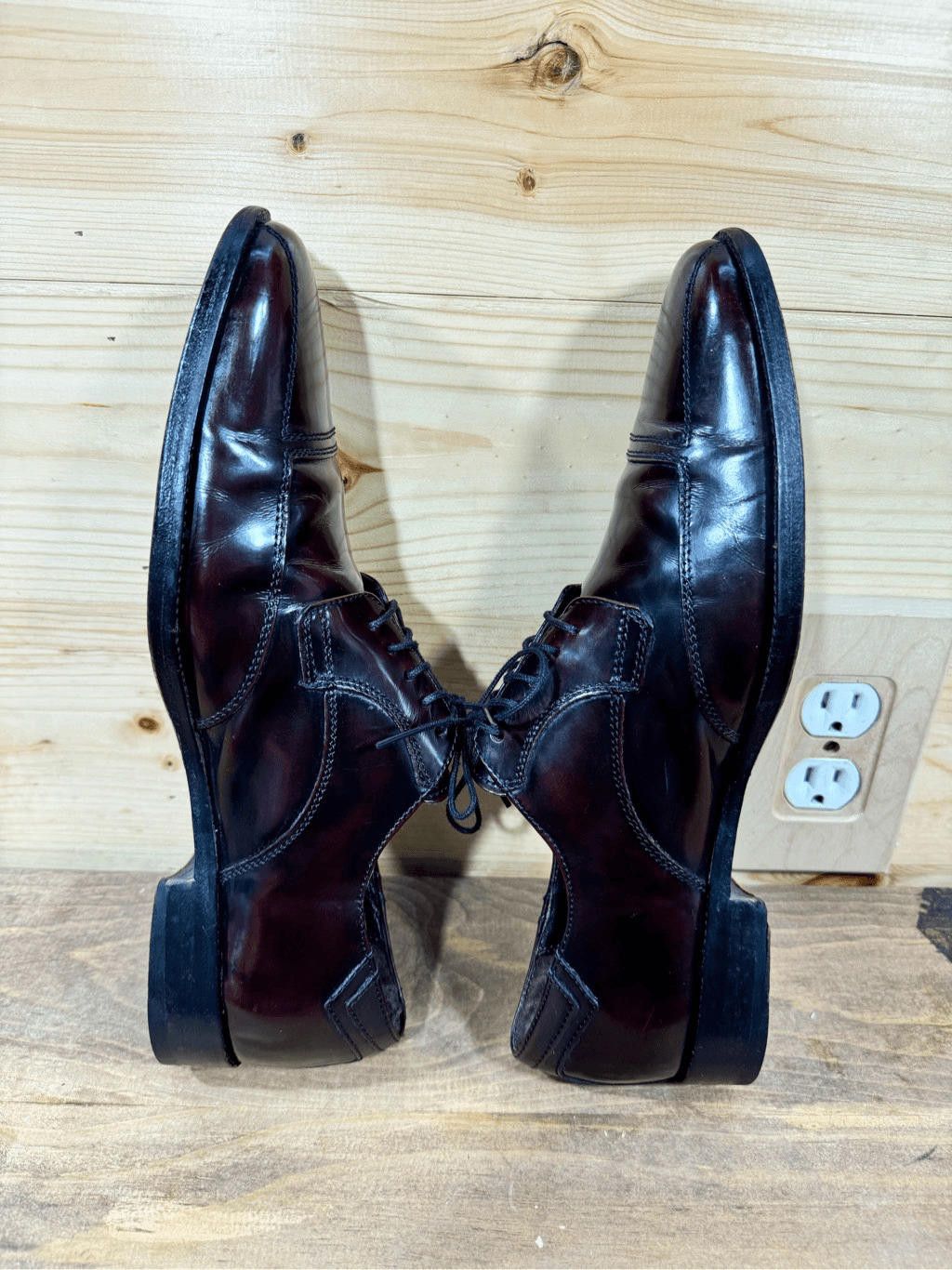 Johnston & Murphy Johnston & Murphy Men's Size 8 Burgundy Cap Toe Oxford Shoes Size US 8 / EU 41 - 8 Thumbnail