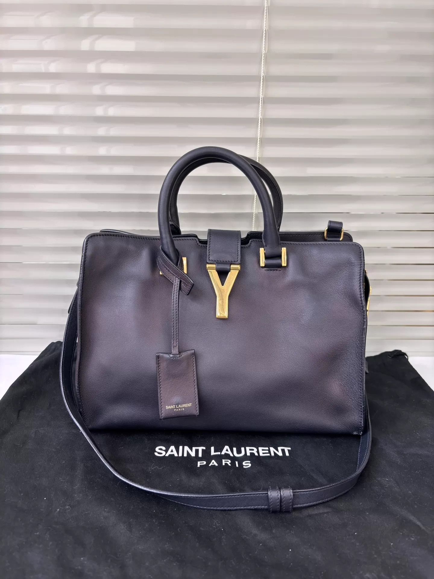 Yves Saint Laurent YSL 9/10 Black Leather Y-Buckle Tote, Cracked Edge, Dust Bag Size ONE SIZE - 1 Thumbnail