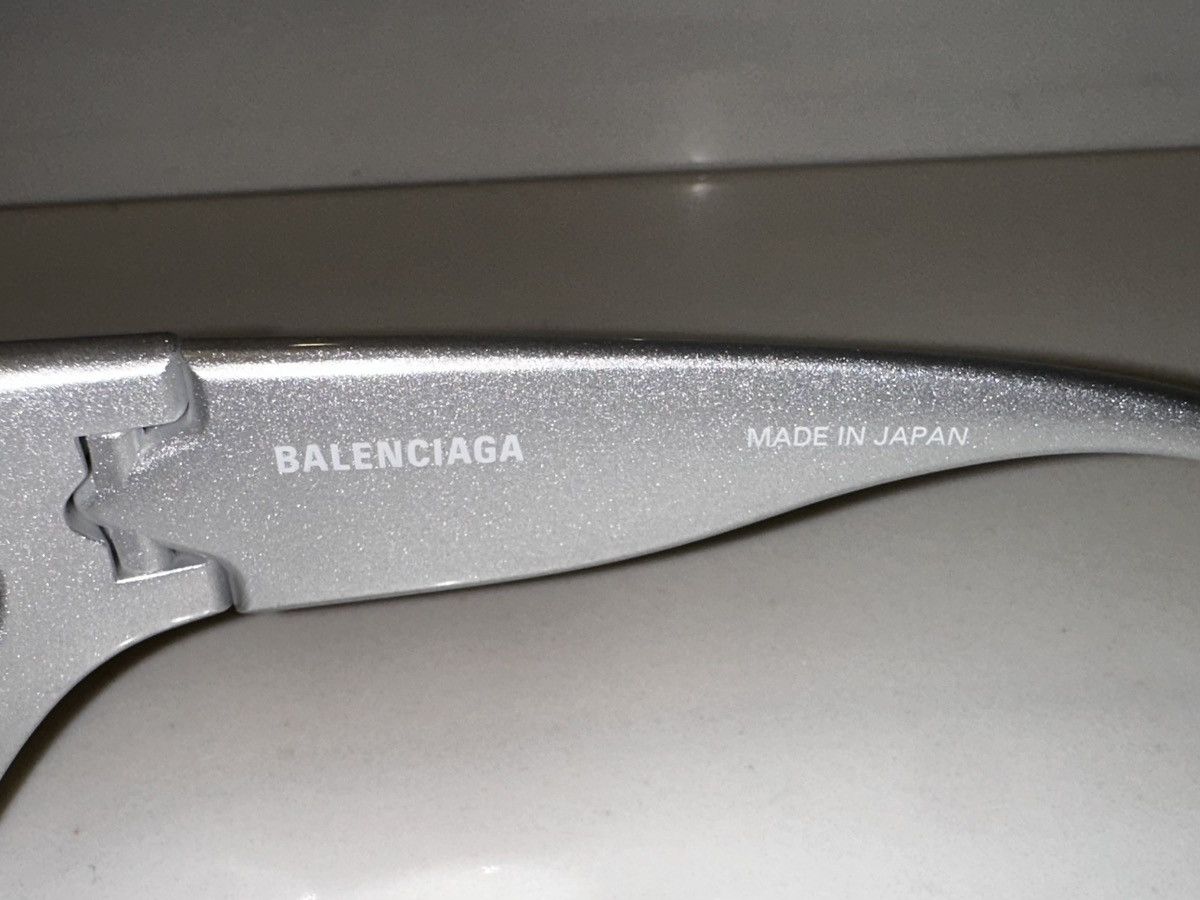 BALENCIAGA SWIFT OVAL SUNGLASSES IN SILVER