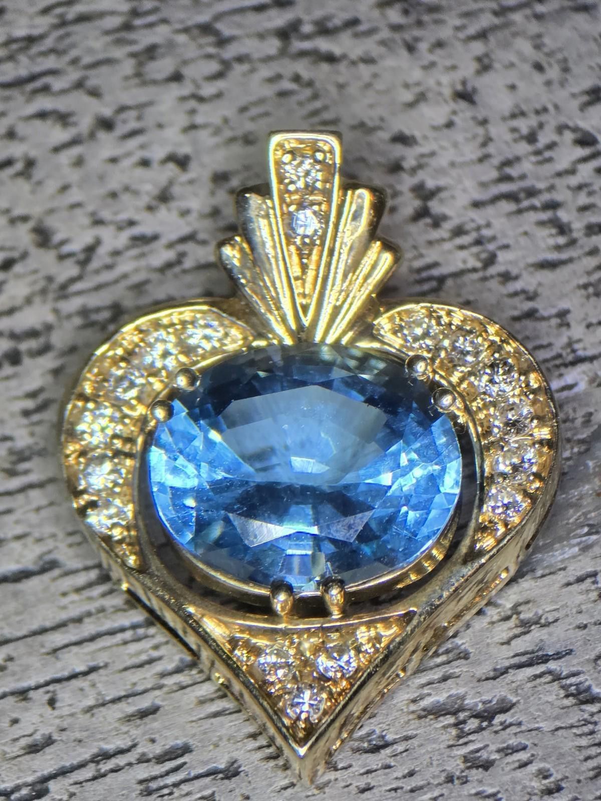 The Unbranded Brand Solid 14k Gold blue topaz Diamond Heart Pendant 5.3g Vintage Size ONE SIZE - 4 Thumbnail