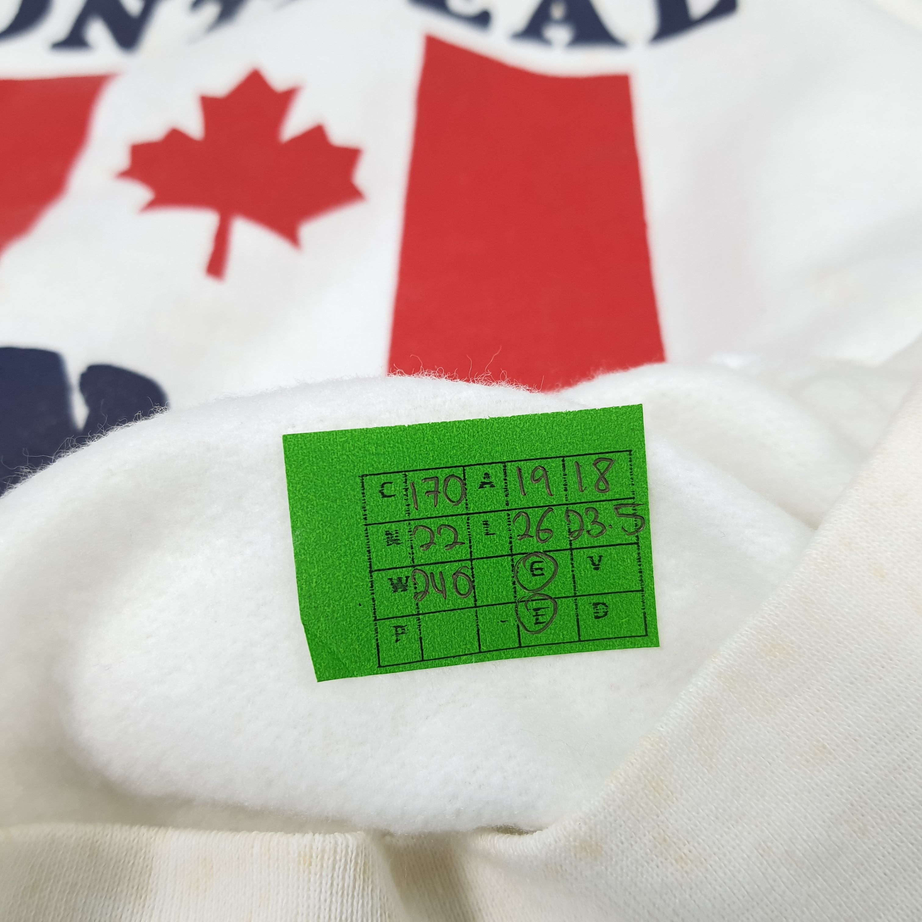 Vintage Vintage Montreal CANADA Flag Sweatshirts Size US S / EU 44-46 / 1 - 6 Thumbnail
