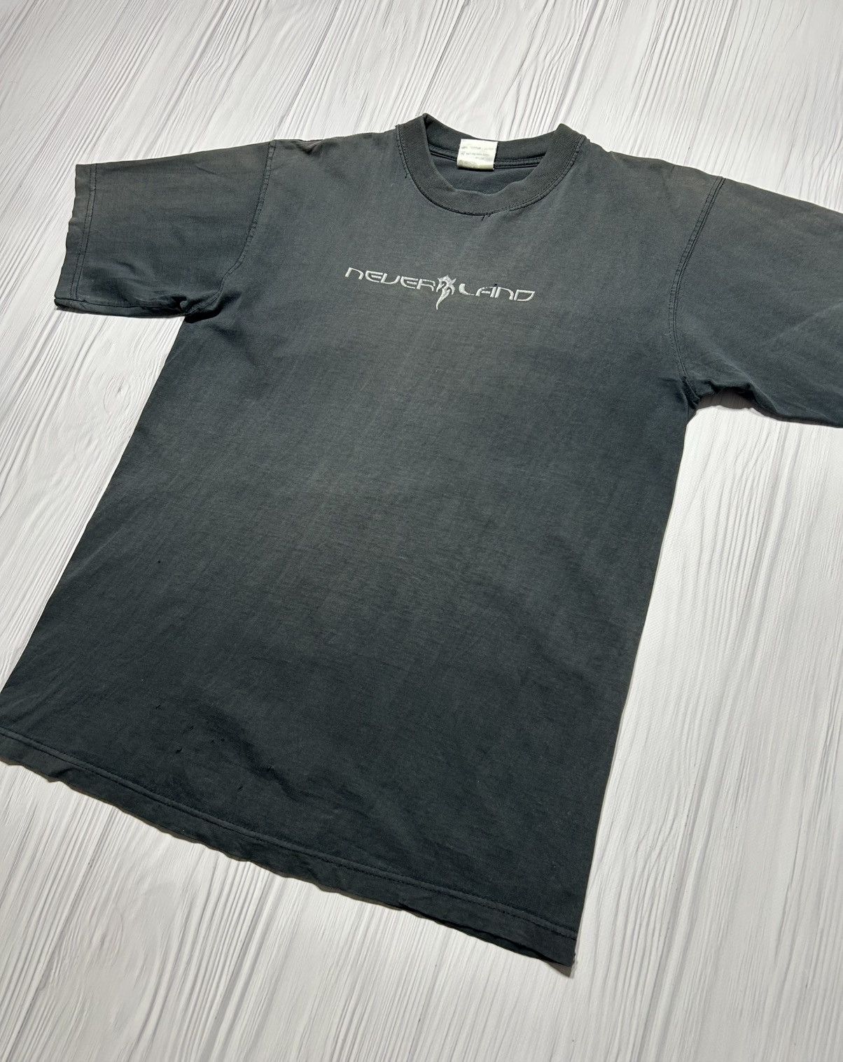 Vintage Vintage Y2K Never Land Tribal T-Shirt Size US S / EU 44-46 / 1 - 3 Thumbnail