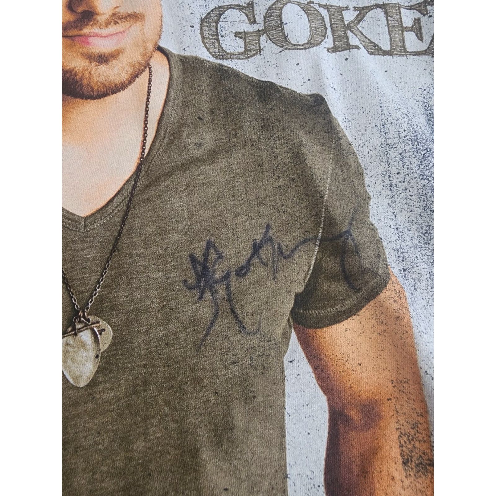 Vintage Danny Gokey Bay Island Shirt Short Sleeve Crew Neck S Autographed Vintage: No Distressed Blue Music T-Shirt Unisex Adults Small Autographed Shirt Size US S / EU 44-46 / 1 - 2 Thumbnail
