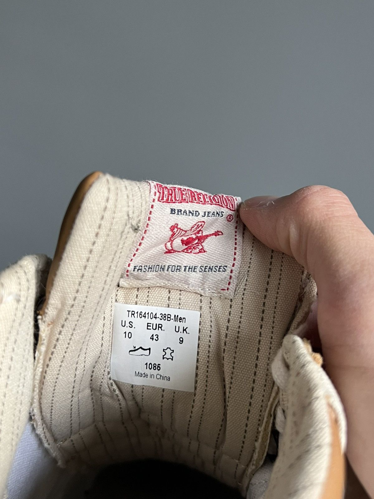 True Religion True Religion Logo Leather Hi-Top Sneakers Size US 10 / EU 43 - 11 Thumbnail