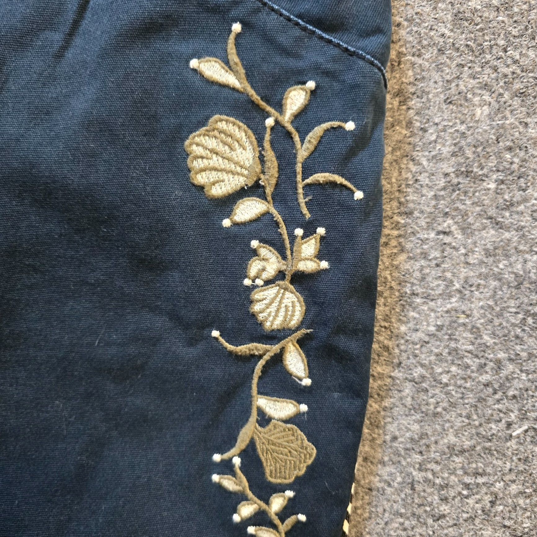 Anthropologie Anthropologie Pants Womens 8 Blue Floral Embroidery Tapered Ankle Boho Casual Size 30" / US 8 / IT 44 - 4 Thumbnail