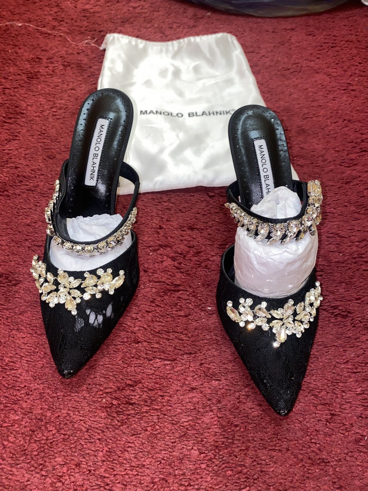 Manolo Blahnik Lurum 90MM Crystal-Embellished Satin White Size US 9 / IT 39 - 1 Thumbnail