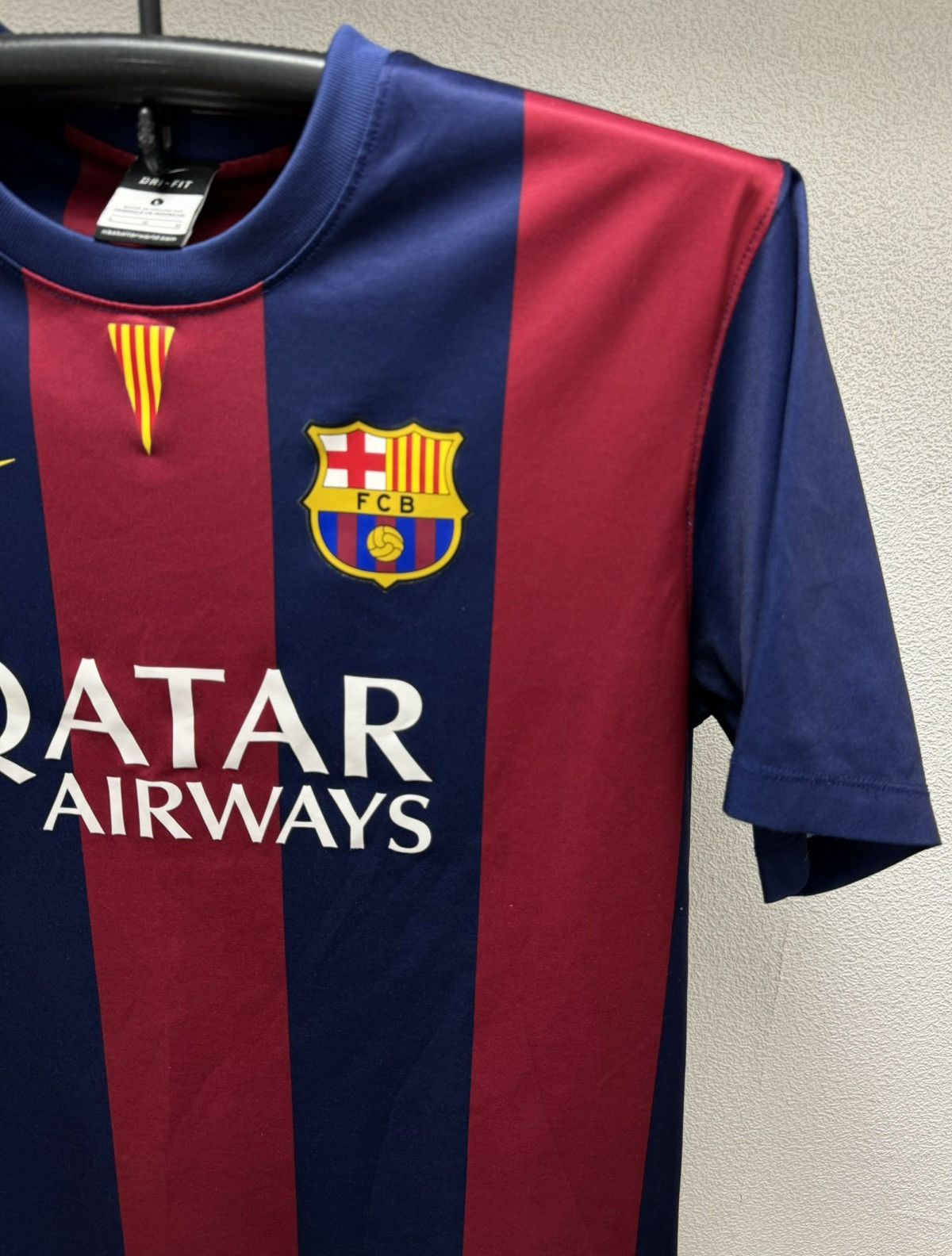 Nike Nike Barcelona 2014/15 home soccer jersey L sz Size US L / EU 52-54 / 3 - 6 Thumbnail