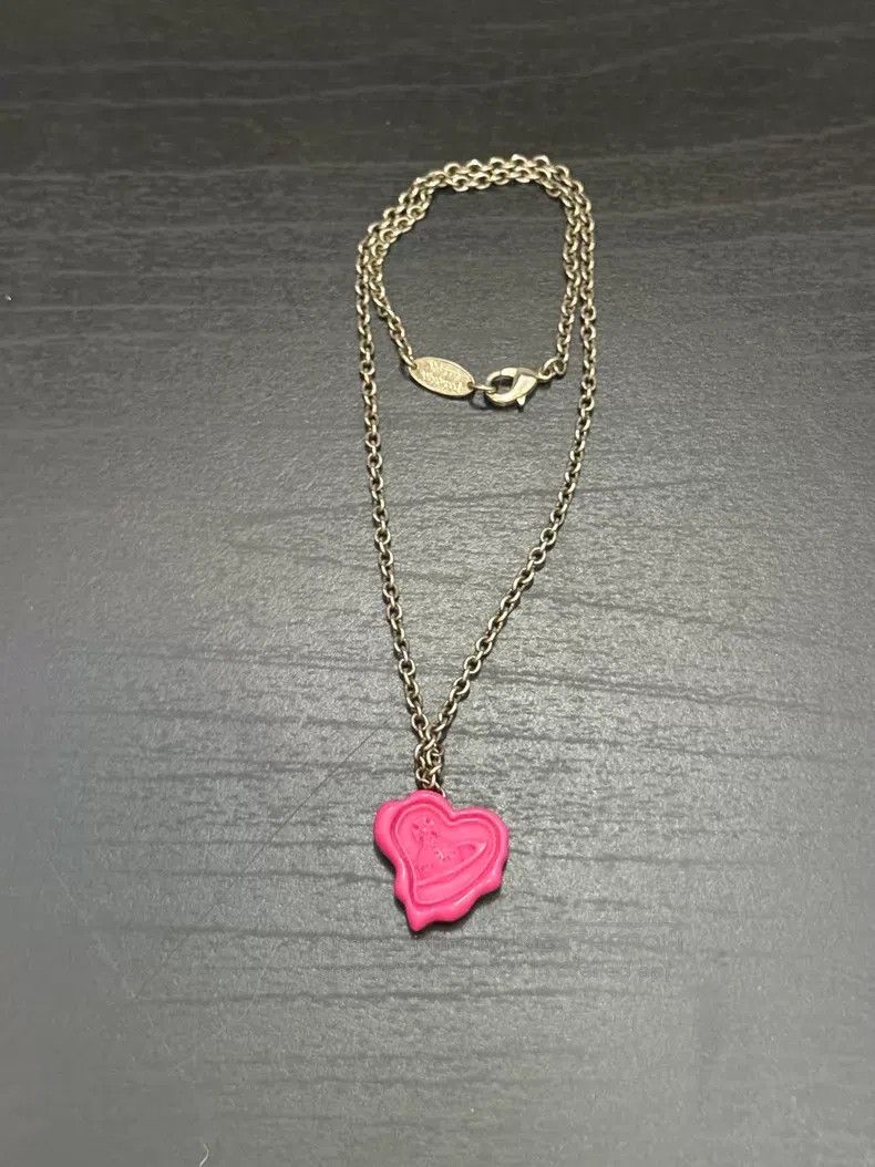 Vivienne Westwood Vivienne Westwood Pink heart wax seal Saturn necklace resi Size ONE SIZE - 2 Thumbnail
