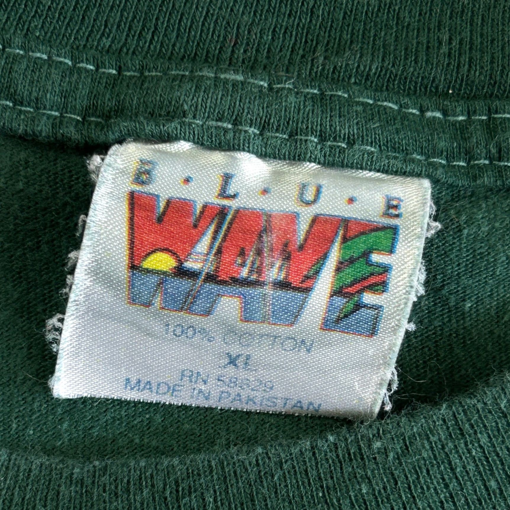 Vintage VINTAGE Blue Wave T-Shirt College Grand Reunion 90s Green XL Mens Short Sleeve Crew Neck Cotton Graphic Print Single Stitch Universal USA Size US XL / EU 56 / 4 - 5 Thumbnail