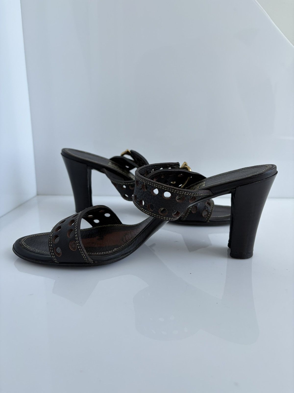 Salvatore Ferragamo Vintage Salvatore Ferragamo Perforated Leather Sandal Heels Size US 10 / IT 40 - 4 Thumbnail