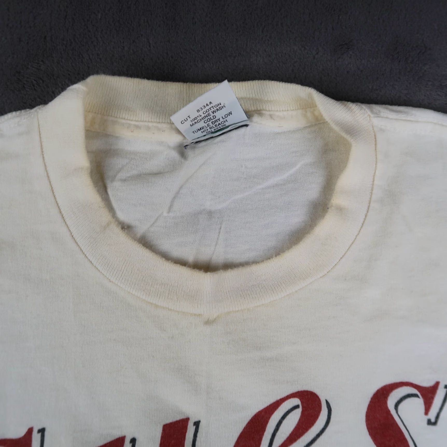 Guess VINTAGE Guess White 2XL T-Shirt Logo 90s Crew Neck Short Sleeve Men’s Cotton United States Logo Graphic Print 1990s 2XL Mens Size US XXL / EU 58 / 5 - 6 Thumbnail