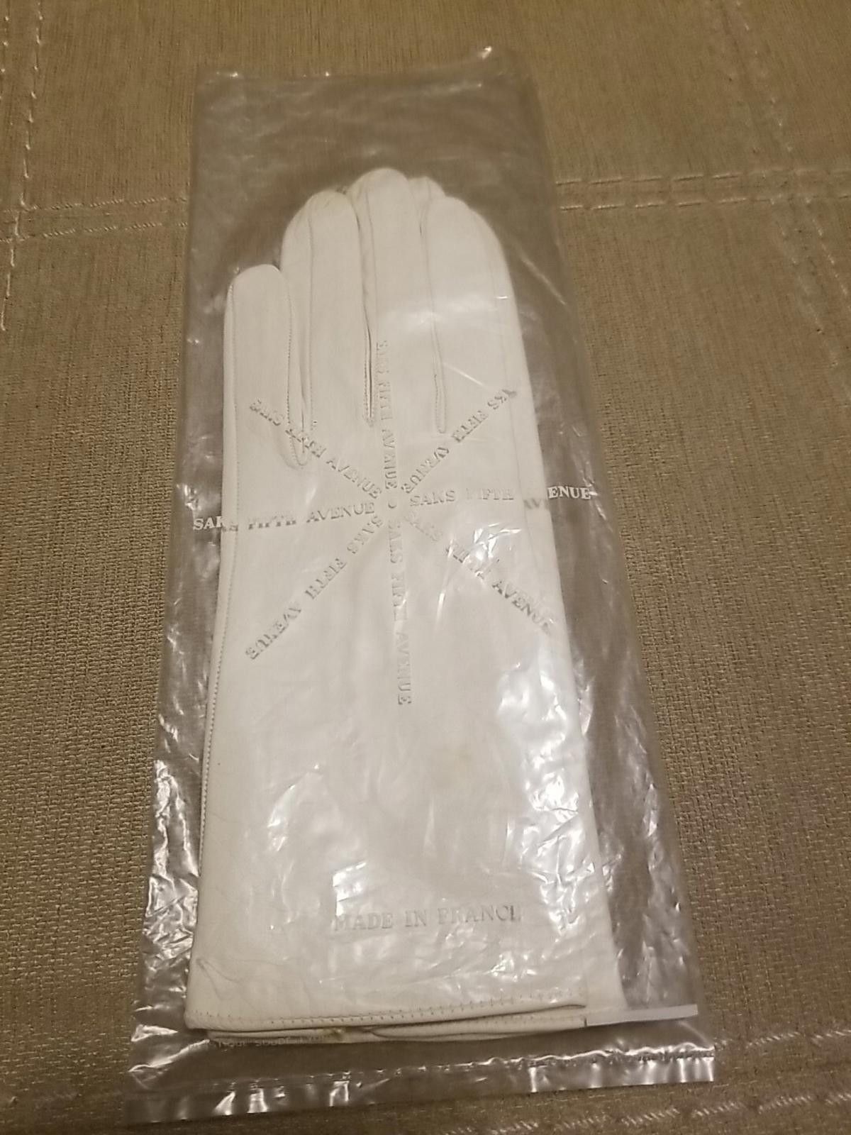 Saks Fifth Avenue Saks Fifth Ave Leather Gloves Size 6.5 White Made in France Size ONE SIZE - 6 Thumbnail