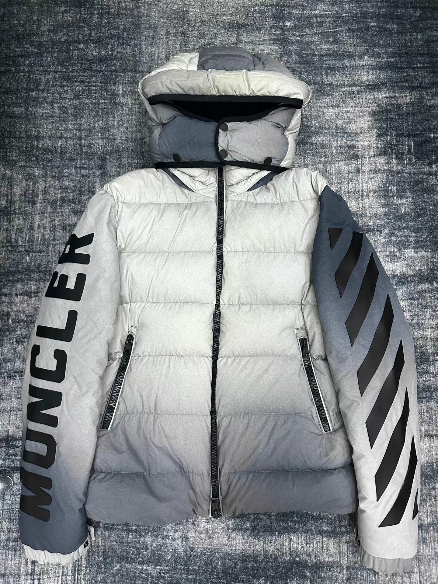 Moncler Moncler x Off-White Tie-Dye Off-White Gray XXL Down Jacket Size M / US 6-8 / IT 42-44 - 1 Thumbnail