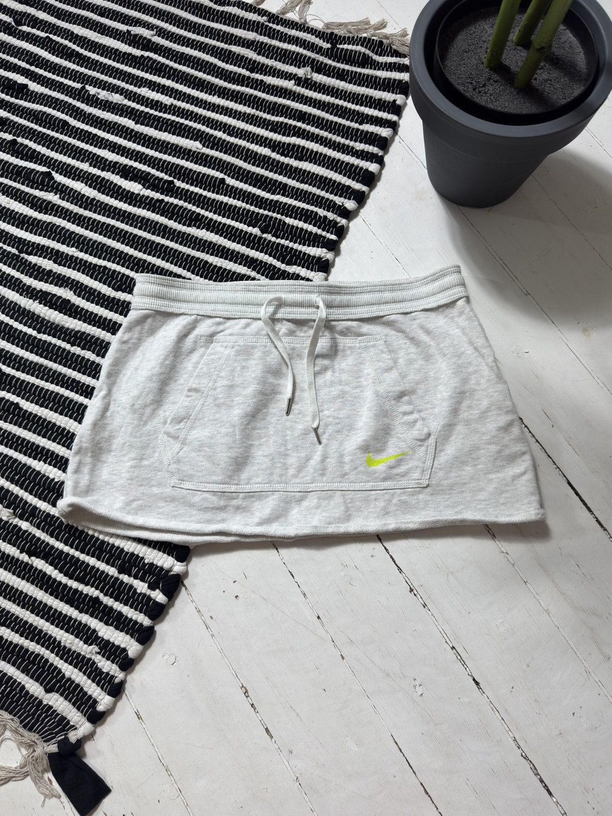 Nike VINTAGE NIKE 2000s UPCYCLING MINI SKIRT Size 28" / US 6 / IT 42 - 4 Thumbnail
