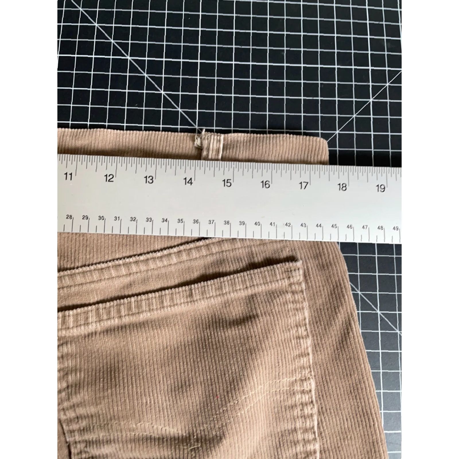 Levi's VINTAGE Levi's 521 Corduroy Pants Men's 35 x 28 Beige Tapered 80s Retro Size US 35 - 5 Thumbnail