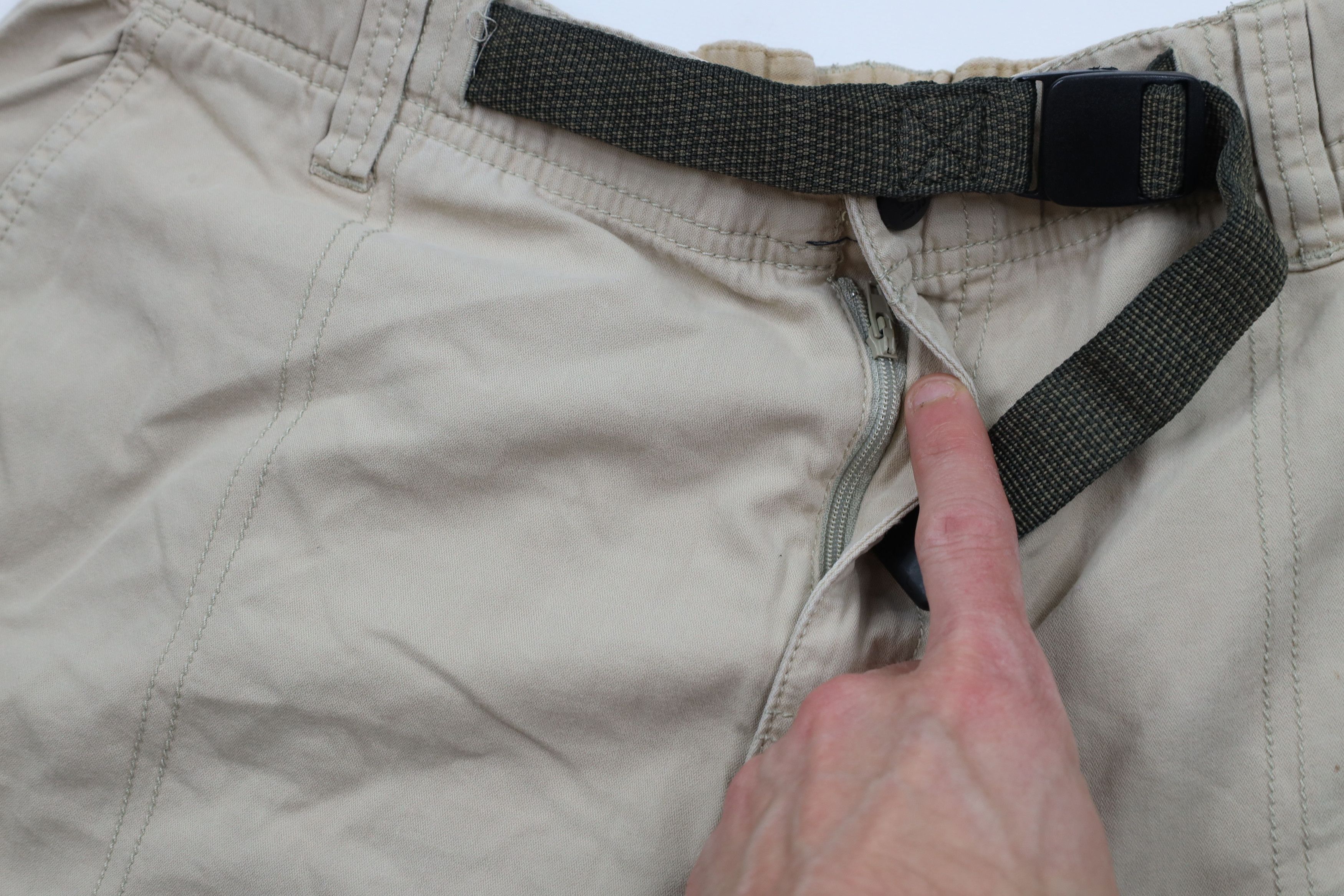 Columbia × Vintage Vintage Columbia Belted Above Knee Cargo Shorts Beige Khaki Size US 34 / EU 50 - 8 Thumbnail