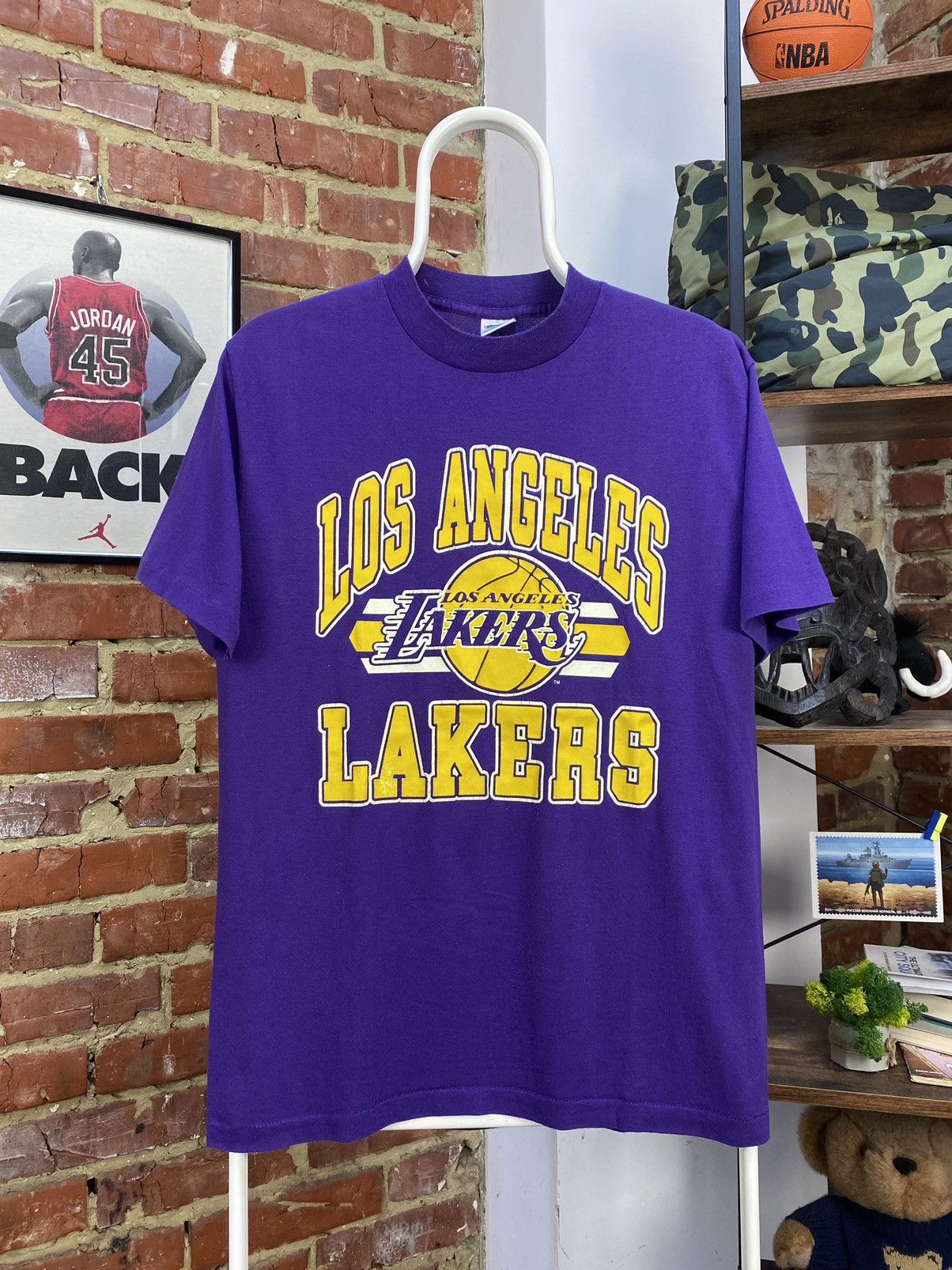 NBA × Vintage Vintage Los Angeles Lakers Trench T-Shirt Size US S / EU 44-46 / 1 - 1 Thumbnail