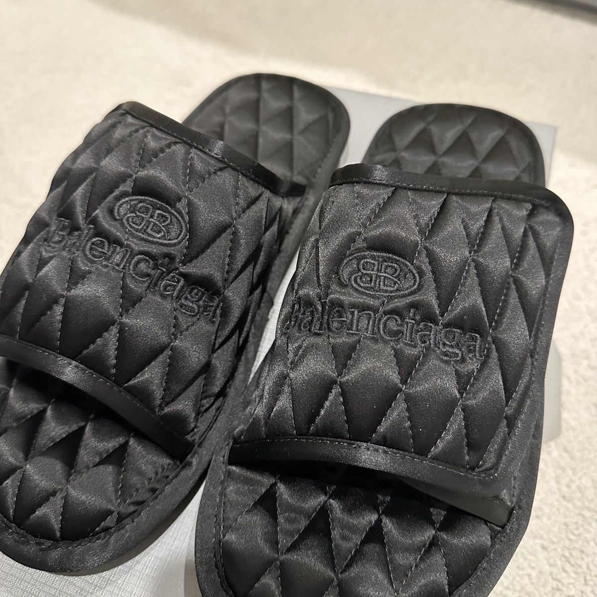 Balenciaga BB HOTEL & RESORTS QUILTED SLIDES Size US 9 / EU 42 - 3 Thumbnail
