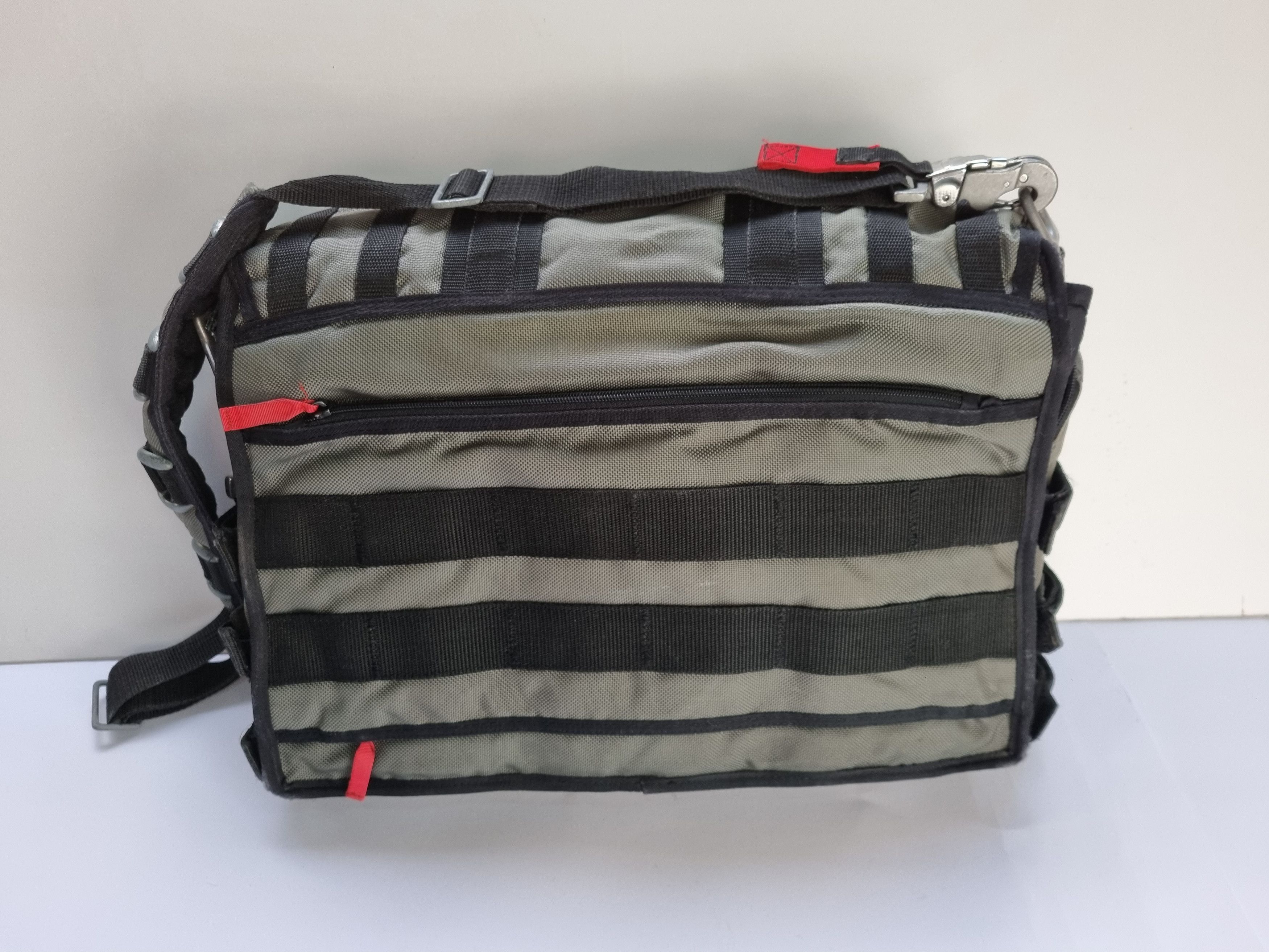Oakley Iconic Oakley Tactical MultiPockets Messenger Laptop Bag Size ONE SIZE - 5 Thumbnail