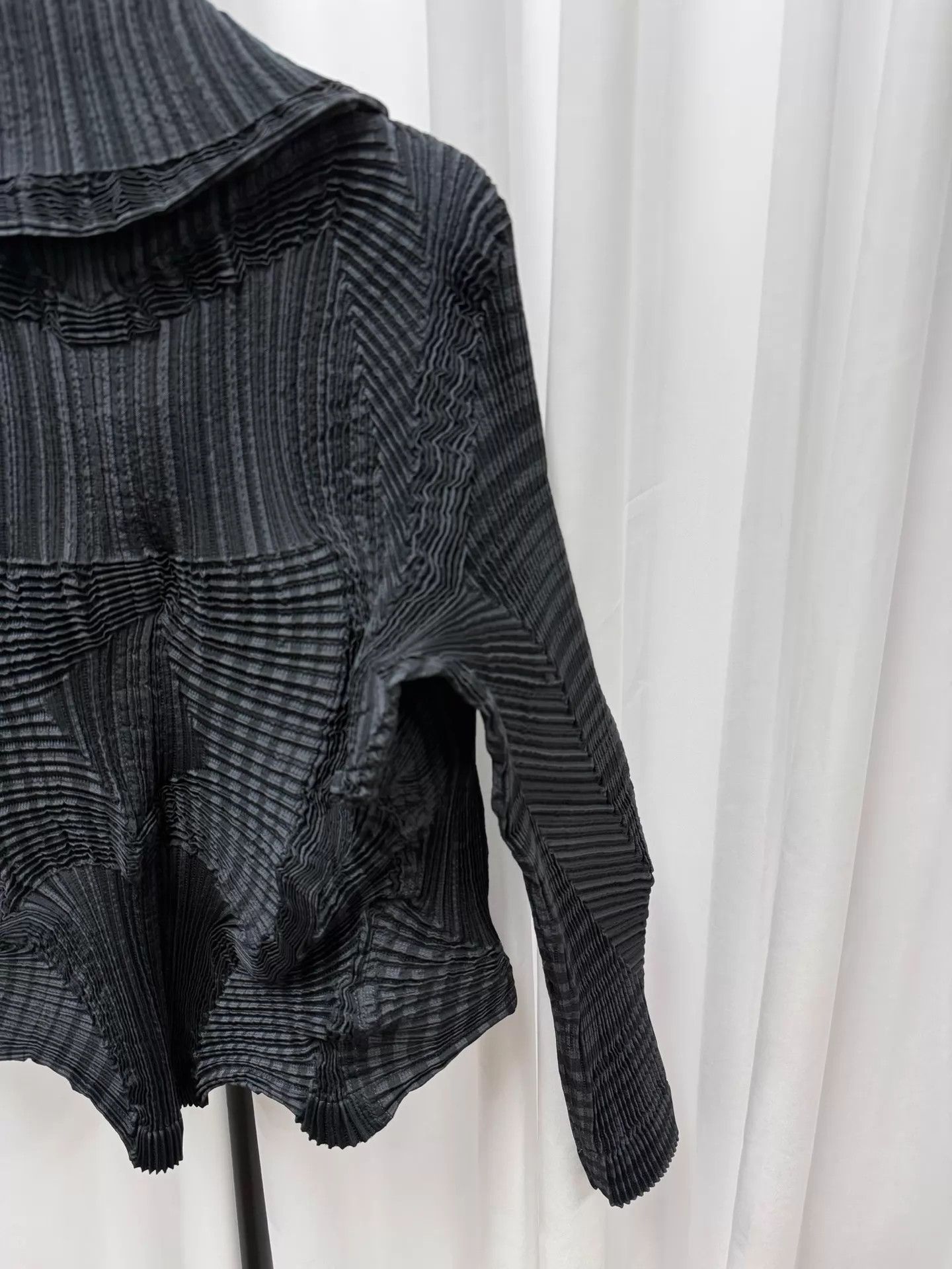 Issey Miyake ISSEY MIYAKE Bouquet Pleated Jacket Almost New Size XS / US 0-2 / IT 36-38 - 7 Thumbnail