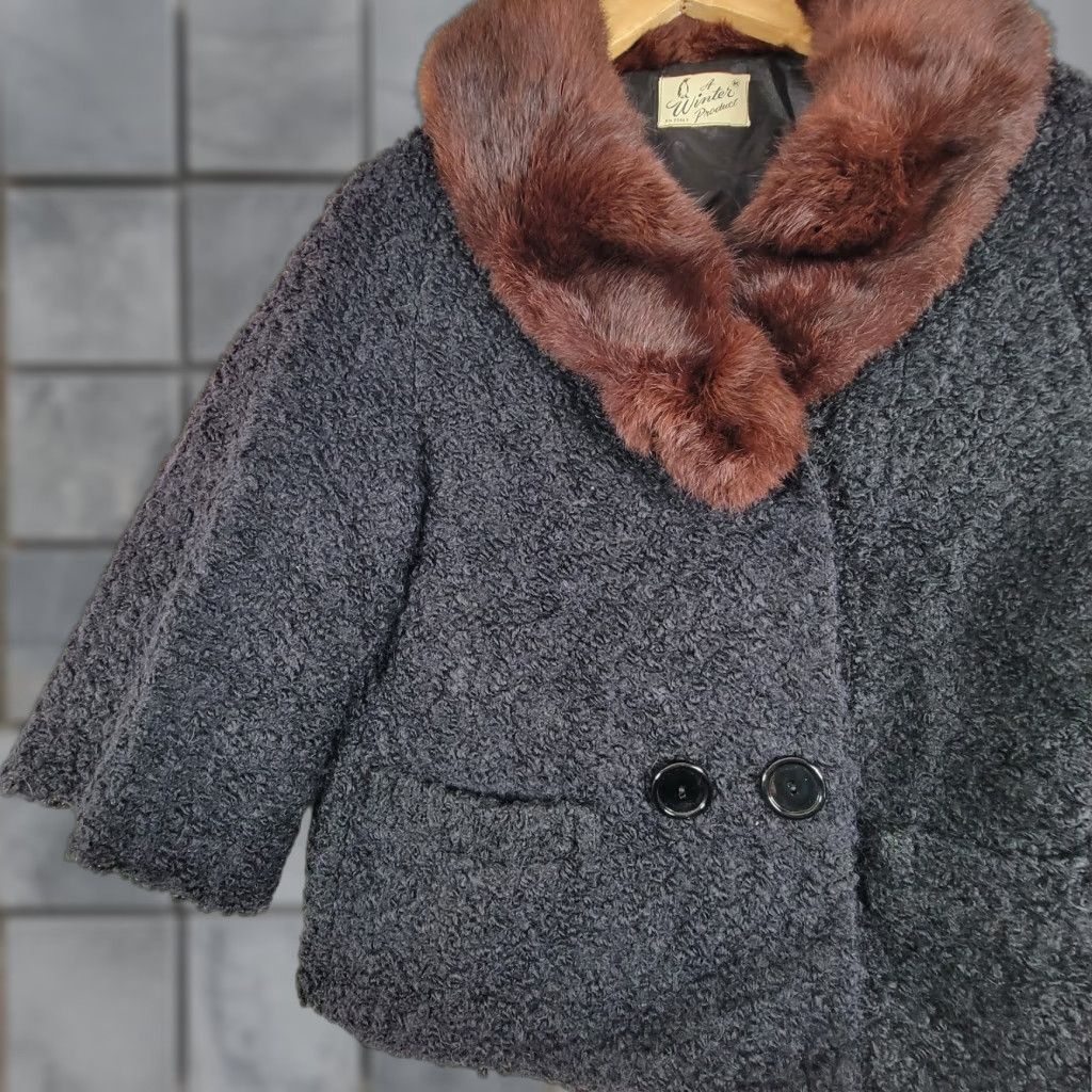 Vintage VINTAGE A Winter Product Jacket Main Selling Point: Black Lambs Wool 3 Button Fur Collar Cocktail Jacket Women M Winter Size M / US 6-8 / IT 42-44 - 1 Thumbnail