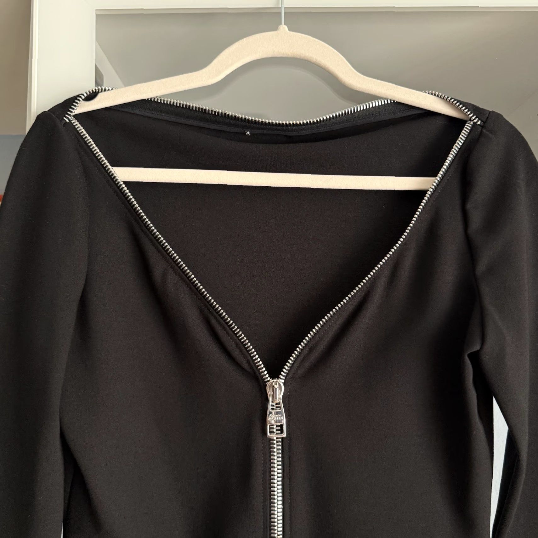 Alexander McQueen ALEXANDER MCQUEEN Front zipper Stretch Viscose Bodysuit Black Size 44 Women Top Bodysuit Zipper Stretch Viscose 44 Black Womens Size M / US 6-8 / IT 42-44 - 2 Thumbnail