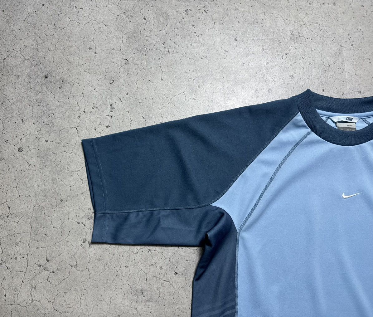 Nike Nike Vintage T-Shirt Center Swoosh Size L Size US L / EU 52-54 / 3 - 3 Thumbnail