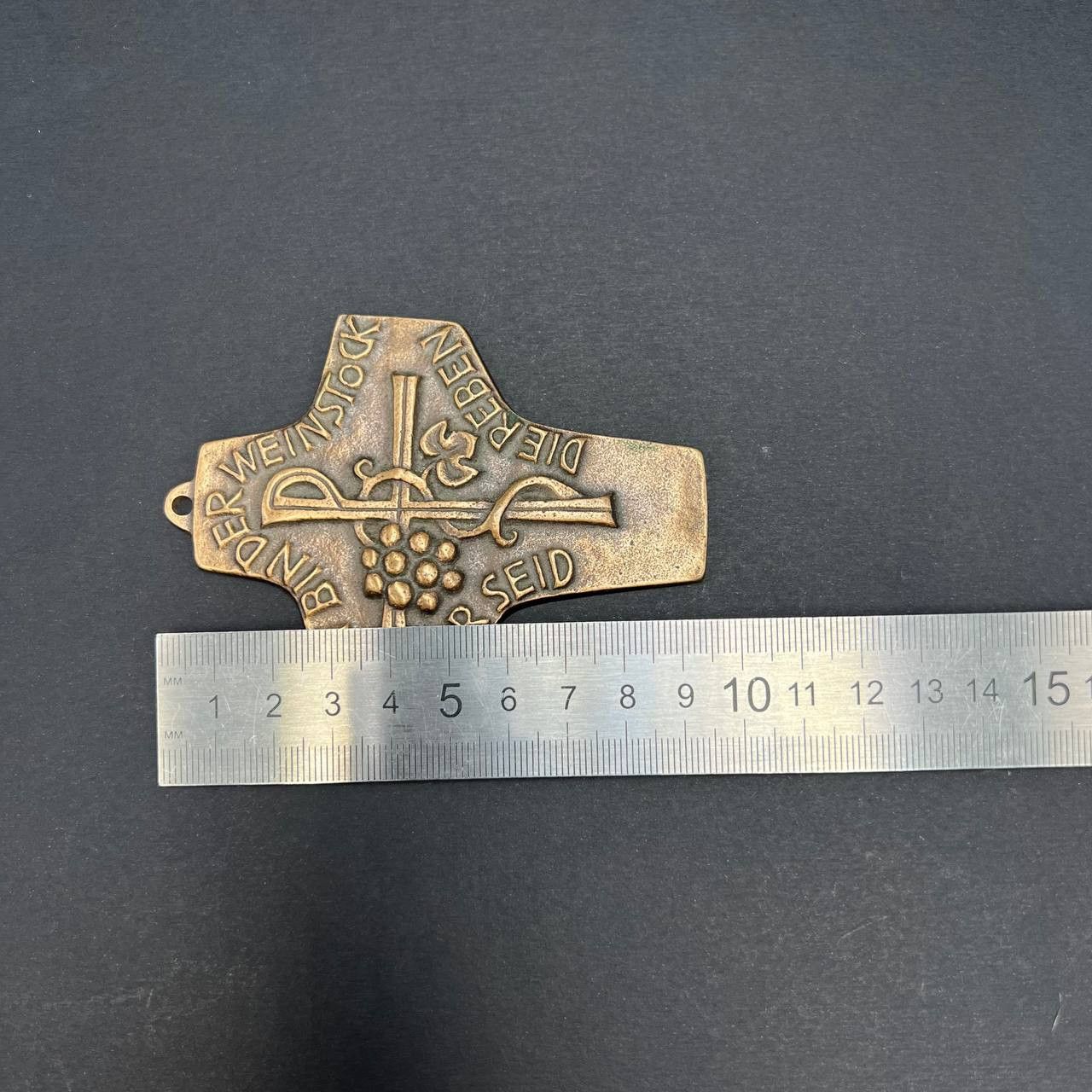 Vintage Vintage Bronze Wall Cross Germany 1970s Ich bin der Weinstoc Size ONE SIZE - 5 Thumbnail