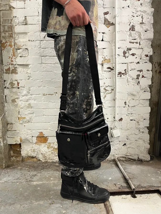 Vintage Cesare Paciotti Black Patent Leather Multi-Pocket Crossbody Bag Size ONE SIZE - 2 Thumbnail