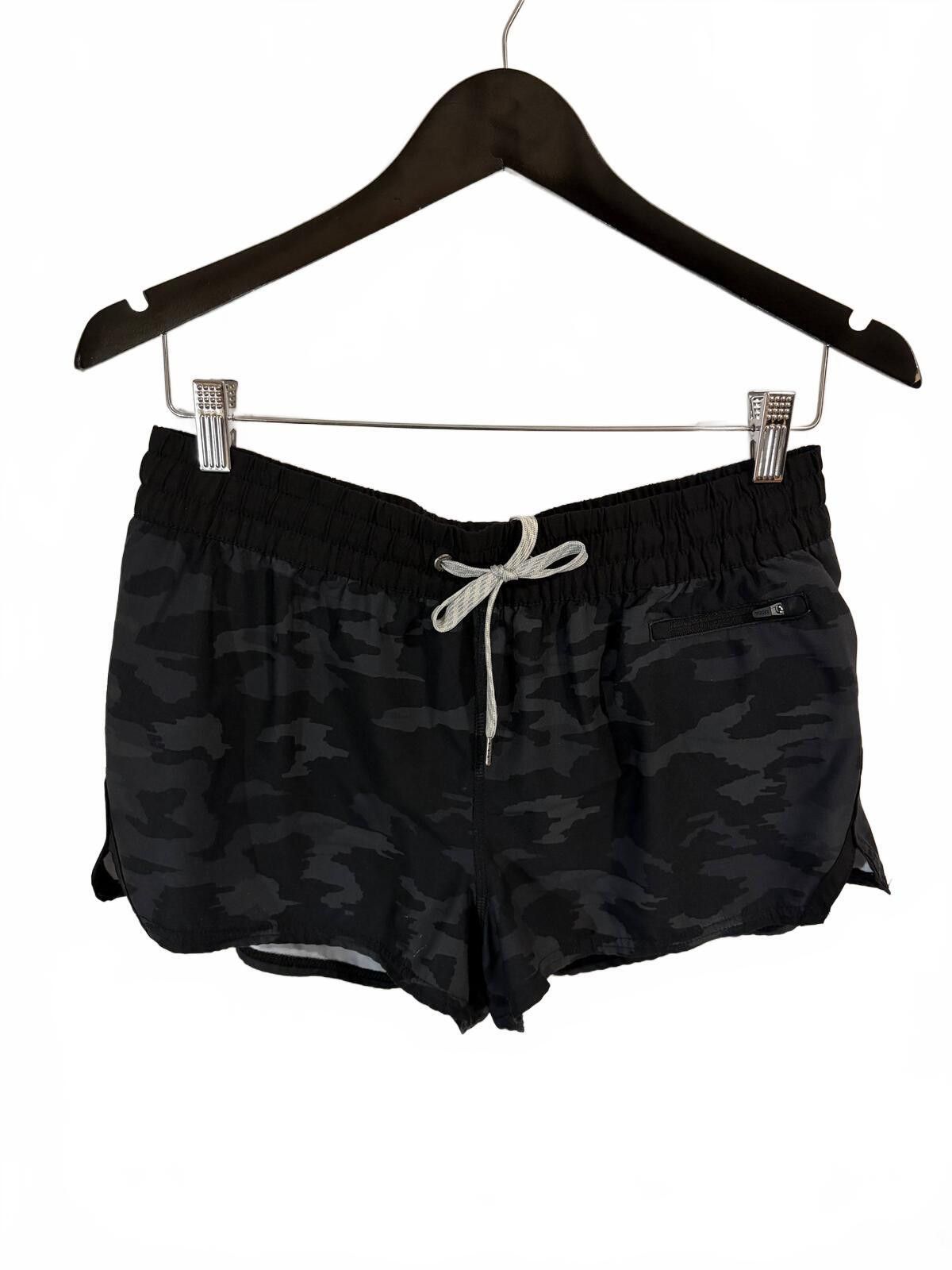 Vuori Vuori Black grey Camo Clementine Shorts size Large Size 36" / US 14 / IT 50 - 1 Thumbnail