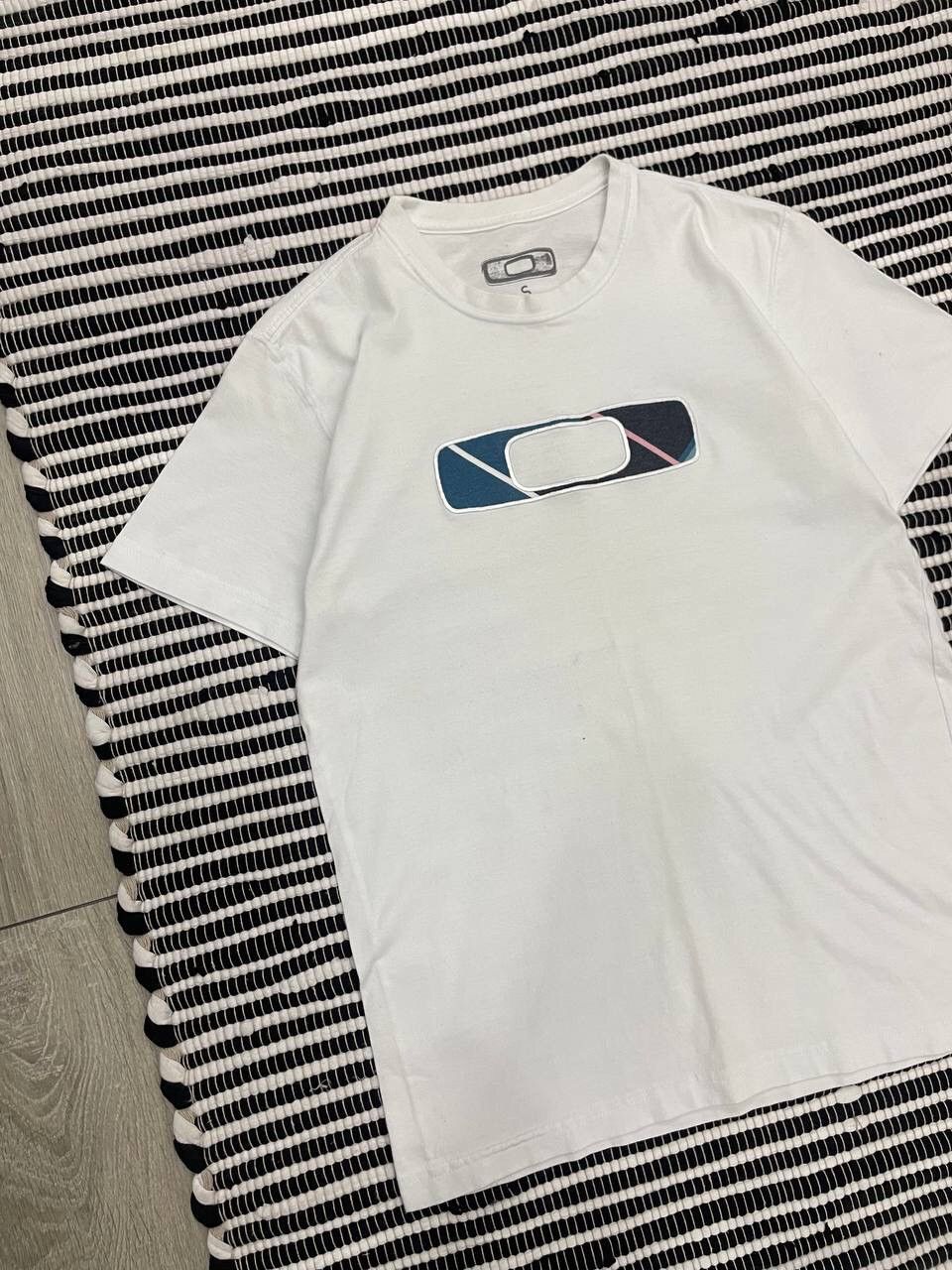 Oakley × Vintage Vintage Oakley Slim Fit Big Logo Tee T-Shirt Y2K Size US S / EU 44-46 / 1 - 2 Thumbnail