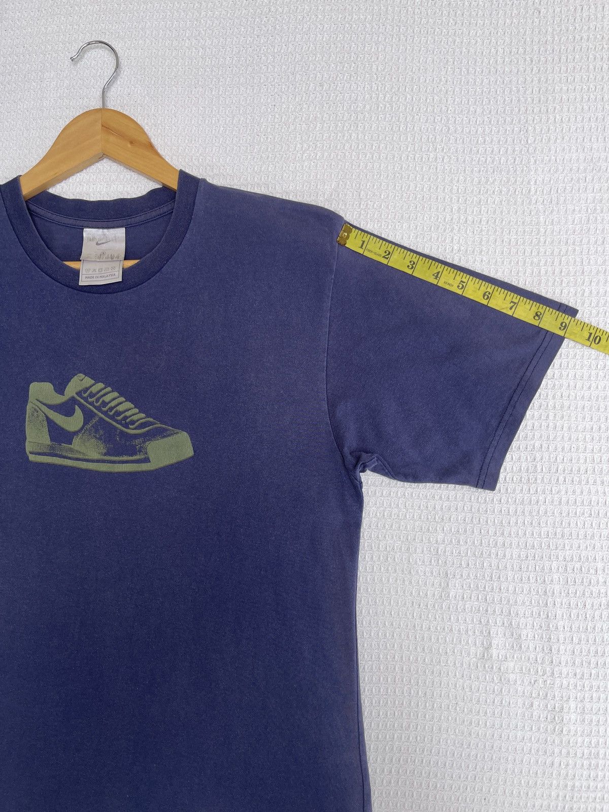 Vintage Last Drop🔥Rare🔥Vintage Nike Swoosh Shoes Logo T-Shirt Size US M / EU 48-50 / 2 - 12 Thumbnail