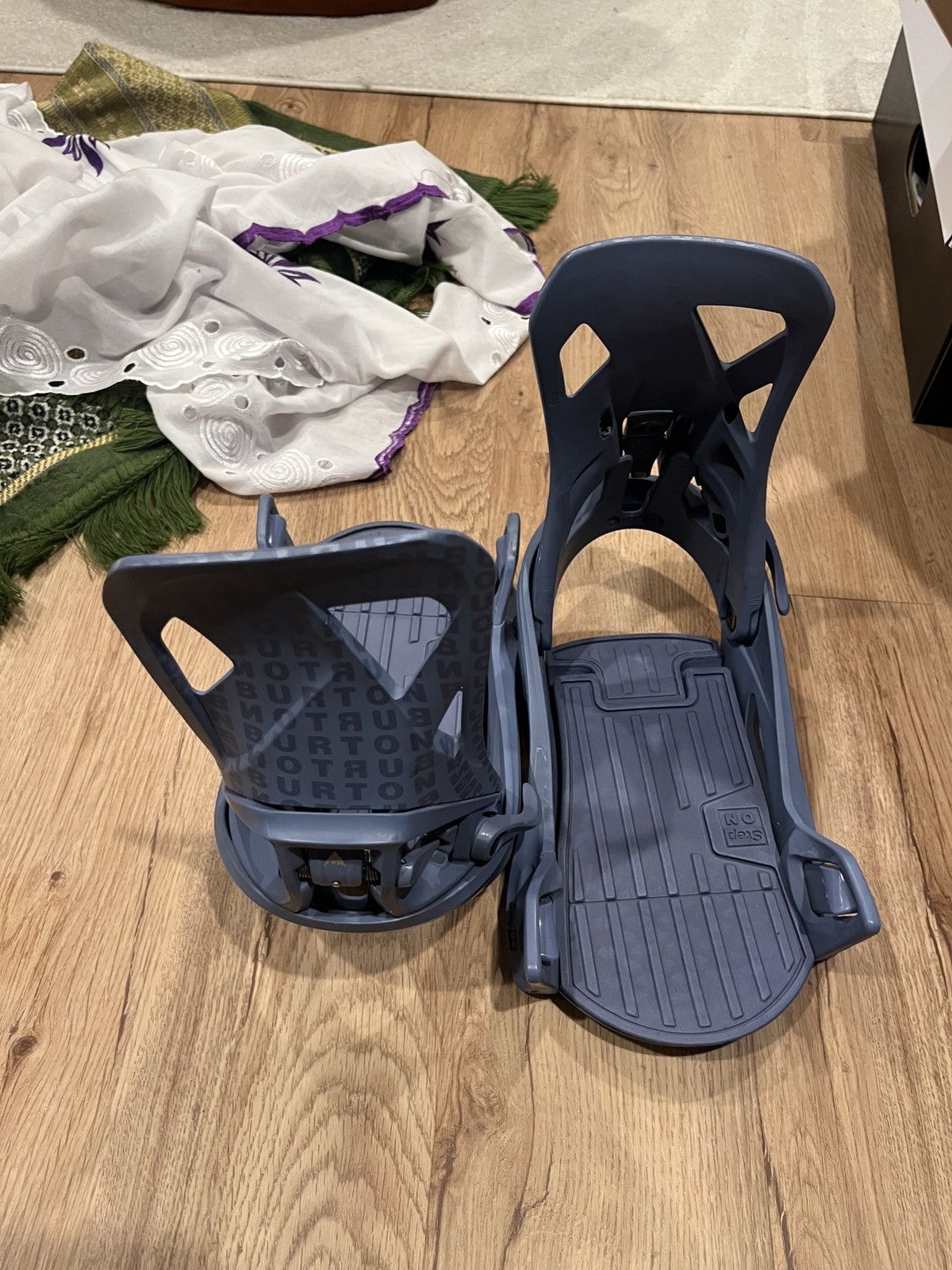 Burton Burton Step on bindings Size US 8.5 / EU 41-42 - 4 Thumbnail