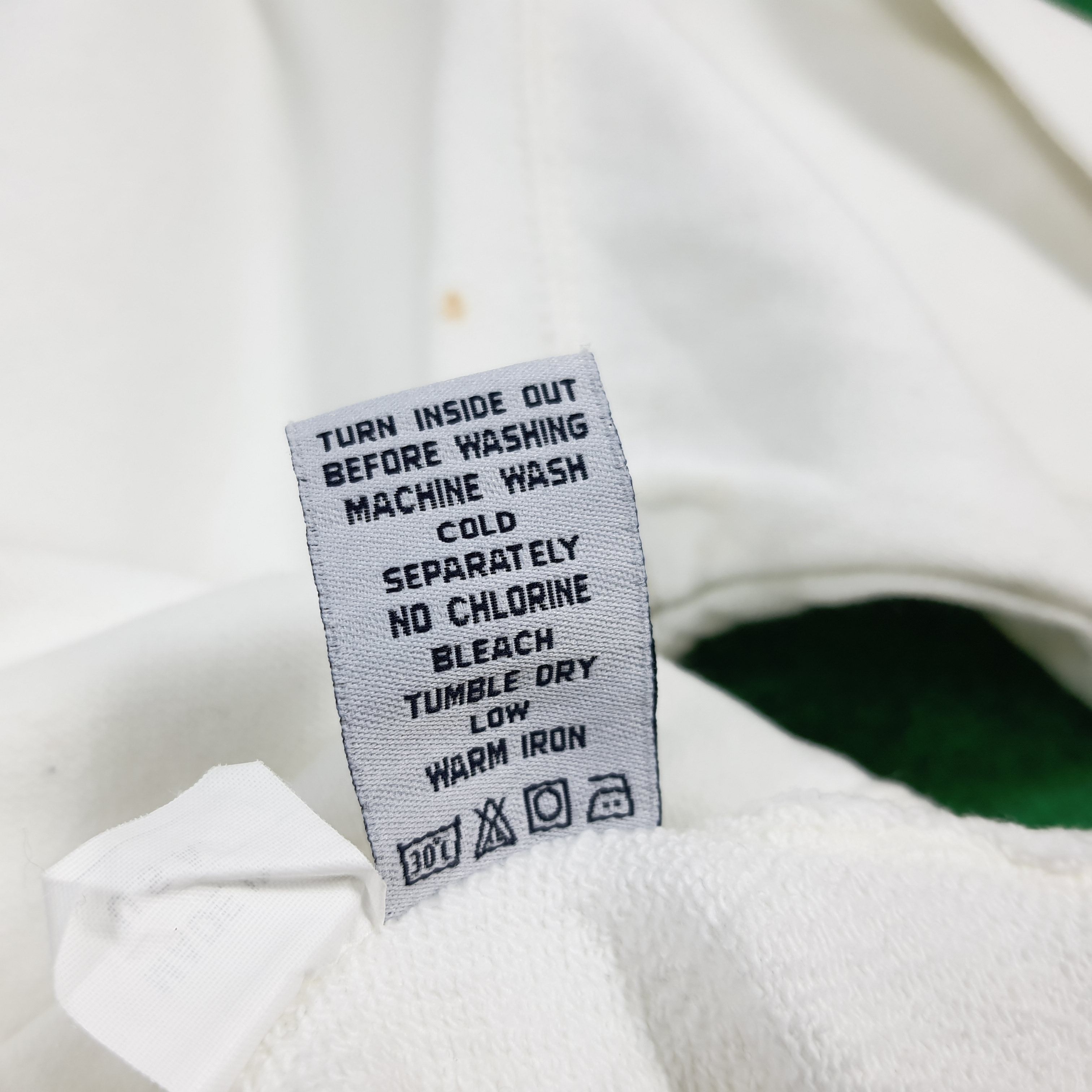 Calvin Klein Vintage Calvin Klein Jeans White Pullover C295N5 Size US M / EU 48-50 / 2 - 6 Thumbnail